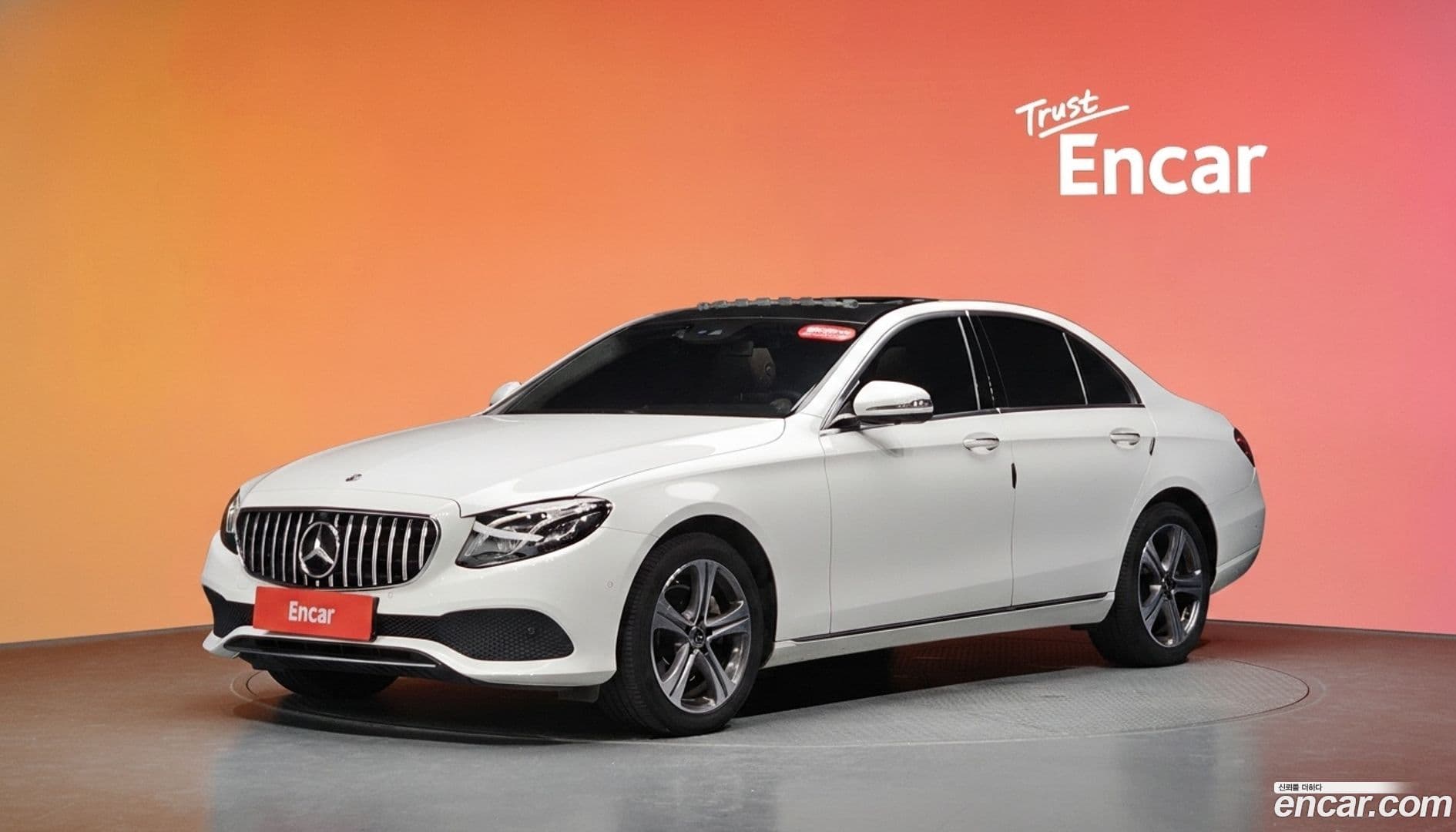 Main__Slider__Photo:E-Class Mercedes-Benz 2018.10-0