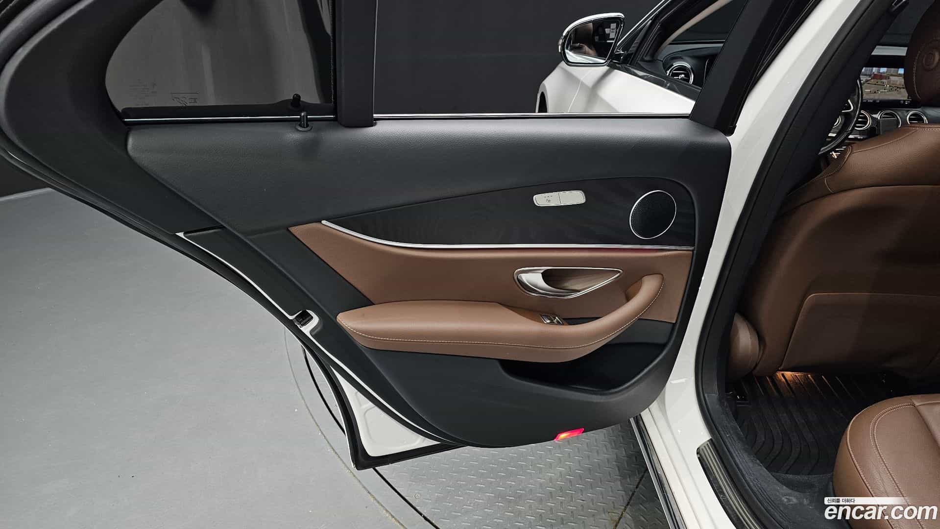 E-Class Mercedes-Benz 2018.10-INNER-035