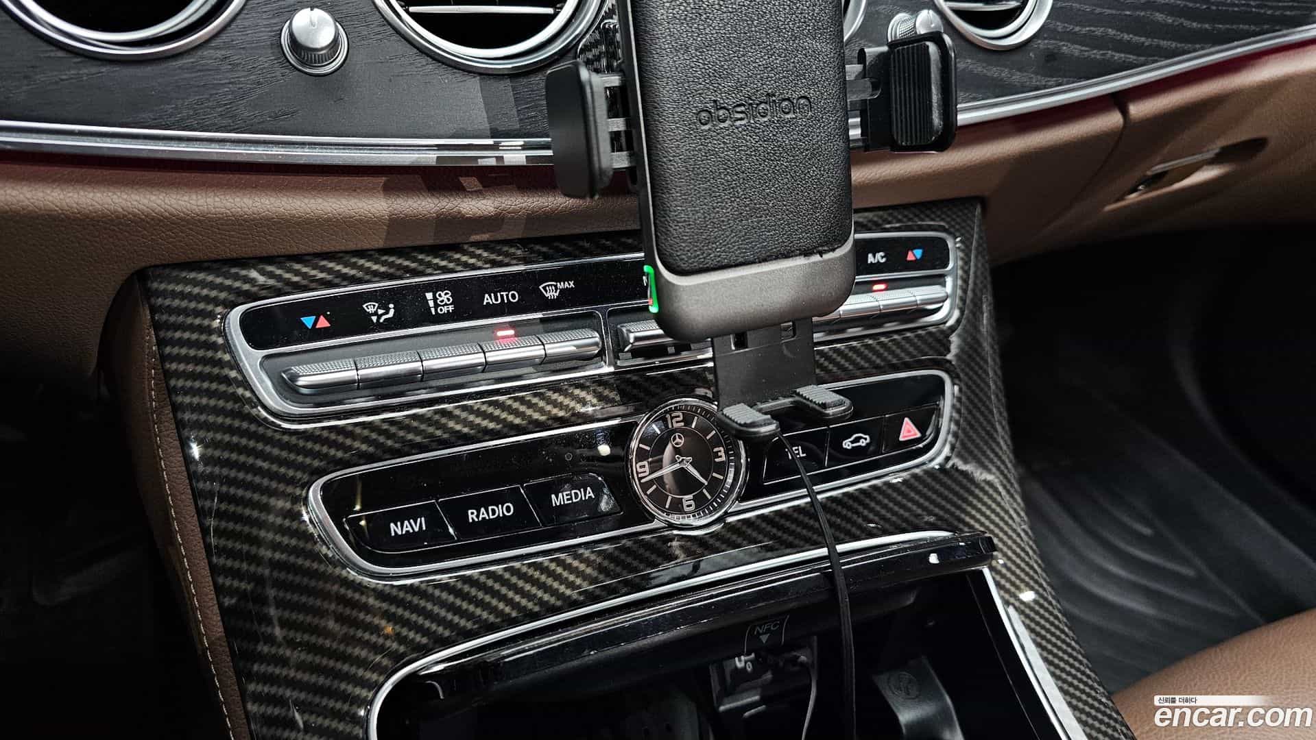 E-Class Mercedes-Benz 2018.10-OPTION-040