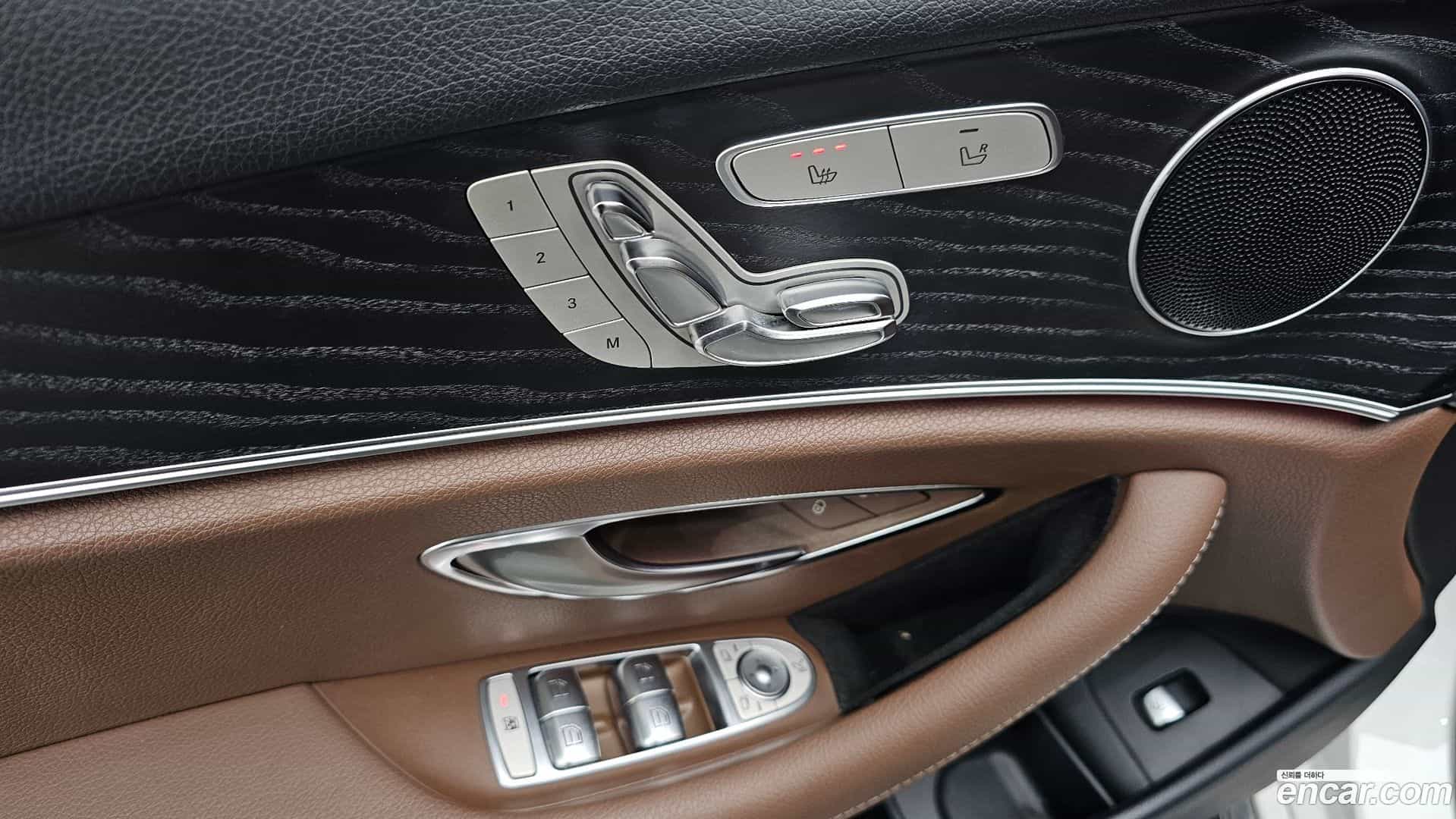 E-Class Mercedes-Benz 2018.10-OPTION-042
