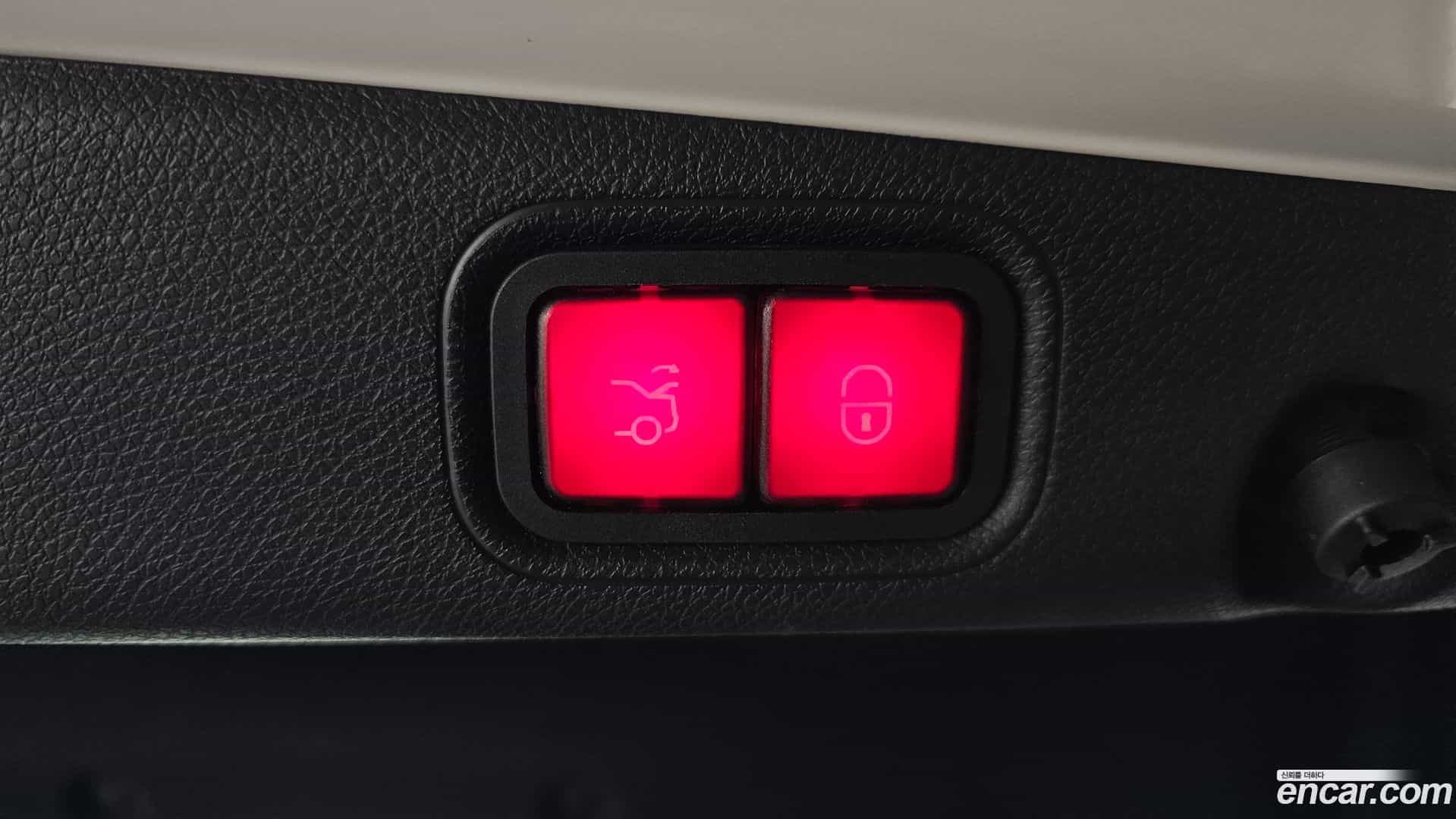 E-Class Mercedes-Benz 2018.10-OPTION-043