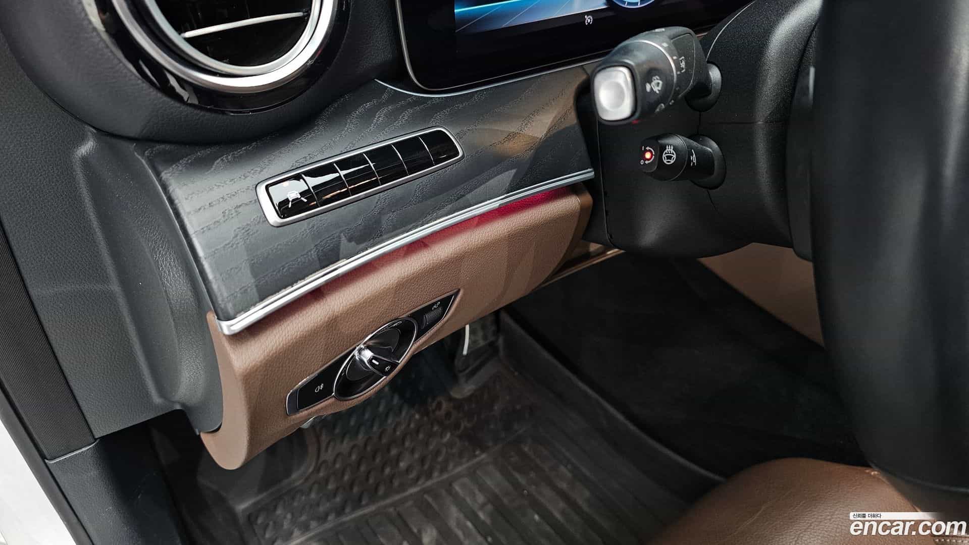 E-Class Mercedes-Benz 2018.10-OPTION-044