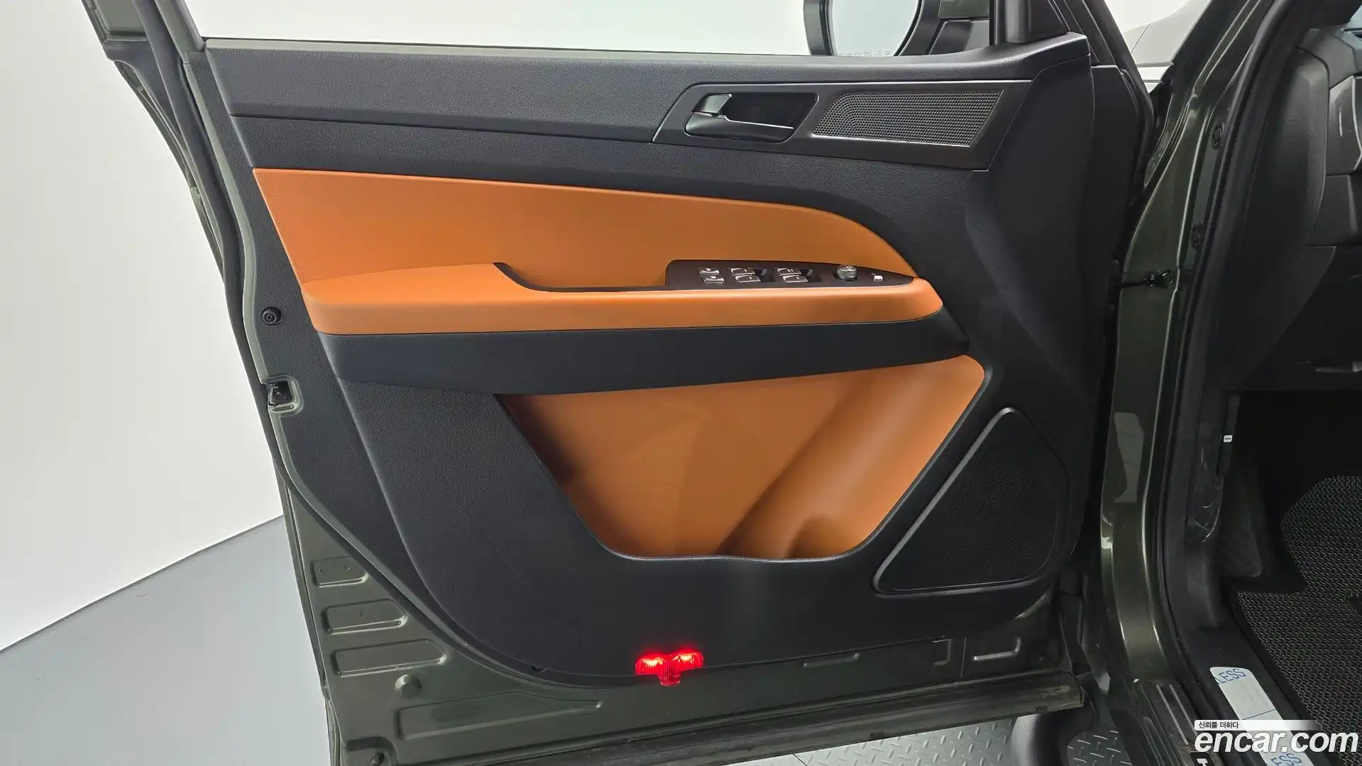 Rexton KG Mobility 2022.3-INNER-034