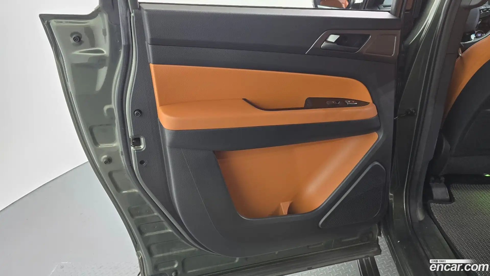 Rexton KG Mobility 2022.3-INNER-035
