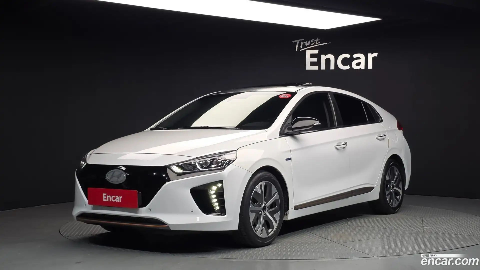 Ioniq Hyundai 2017.8-OUTER-001