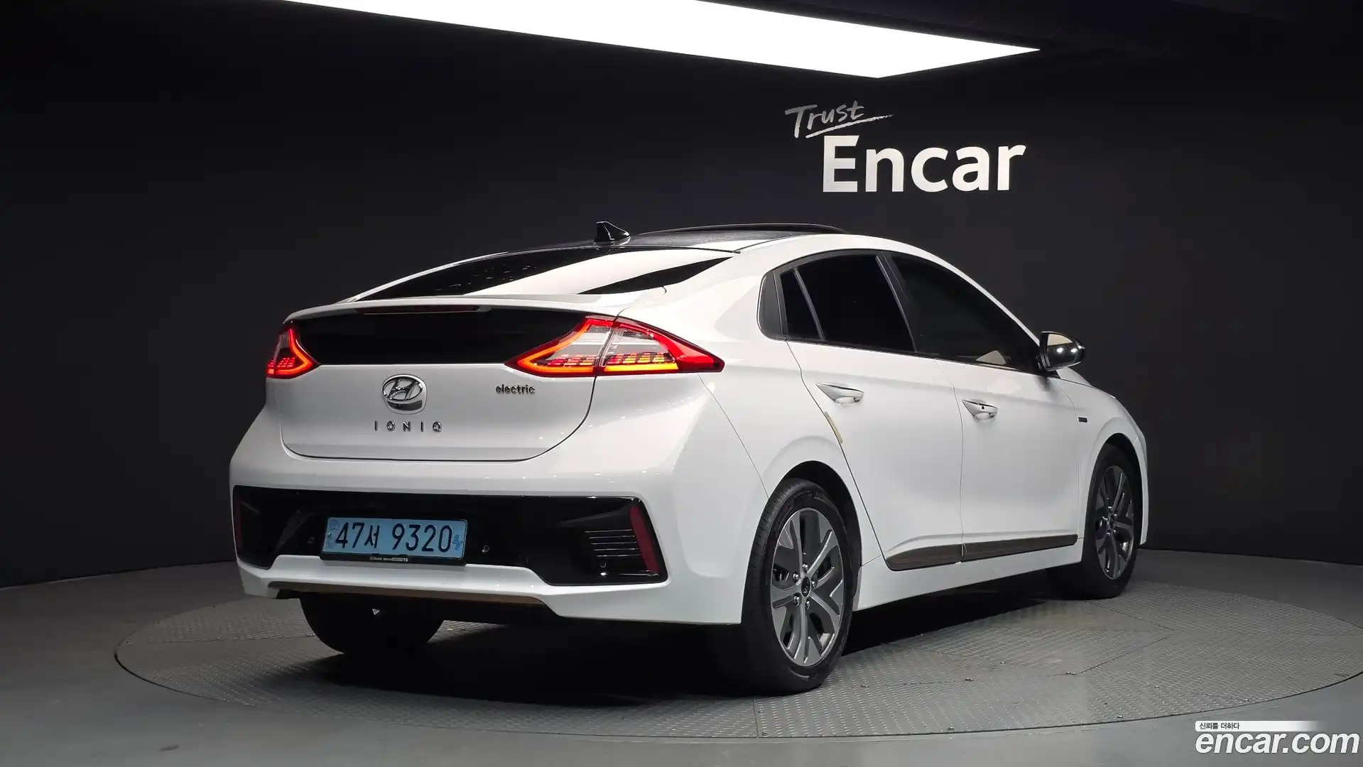 Ioniq Hyundai 2017.8-OUTER-002