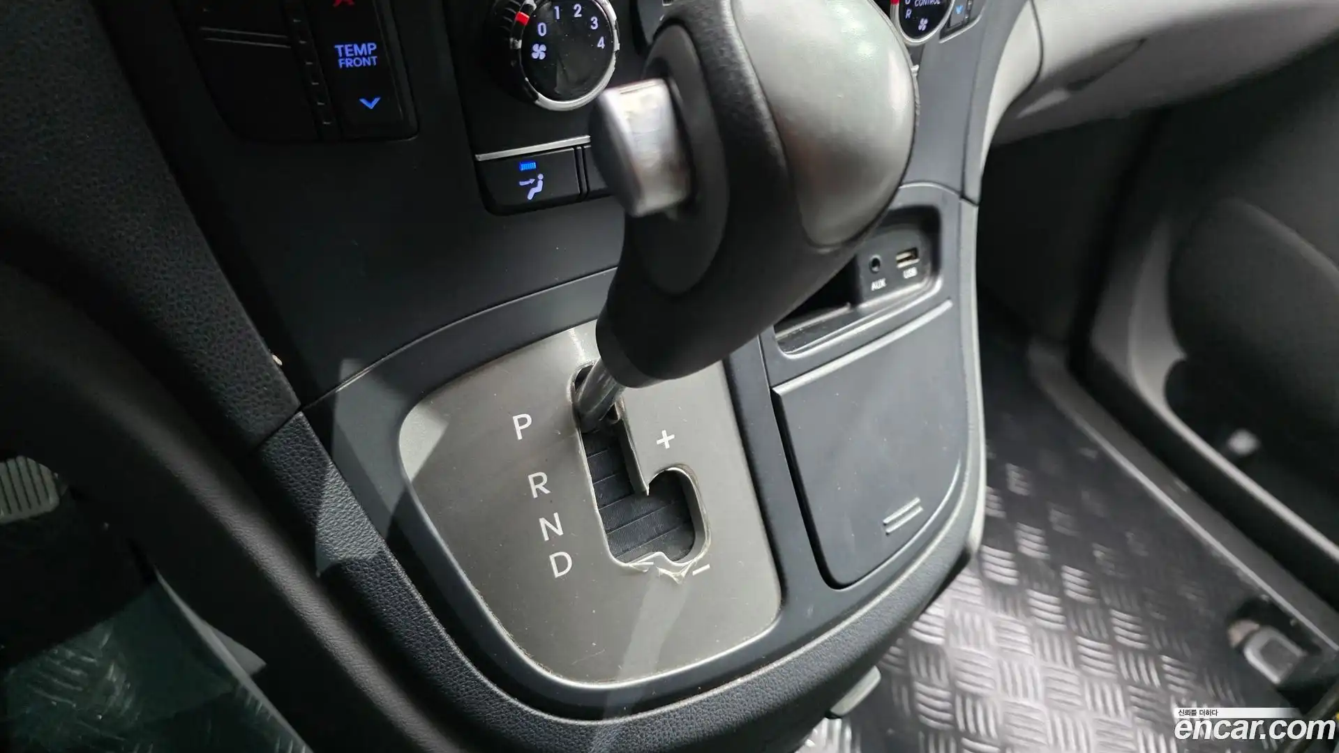 Starex Hyundai 2016.0-INNER-009