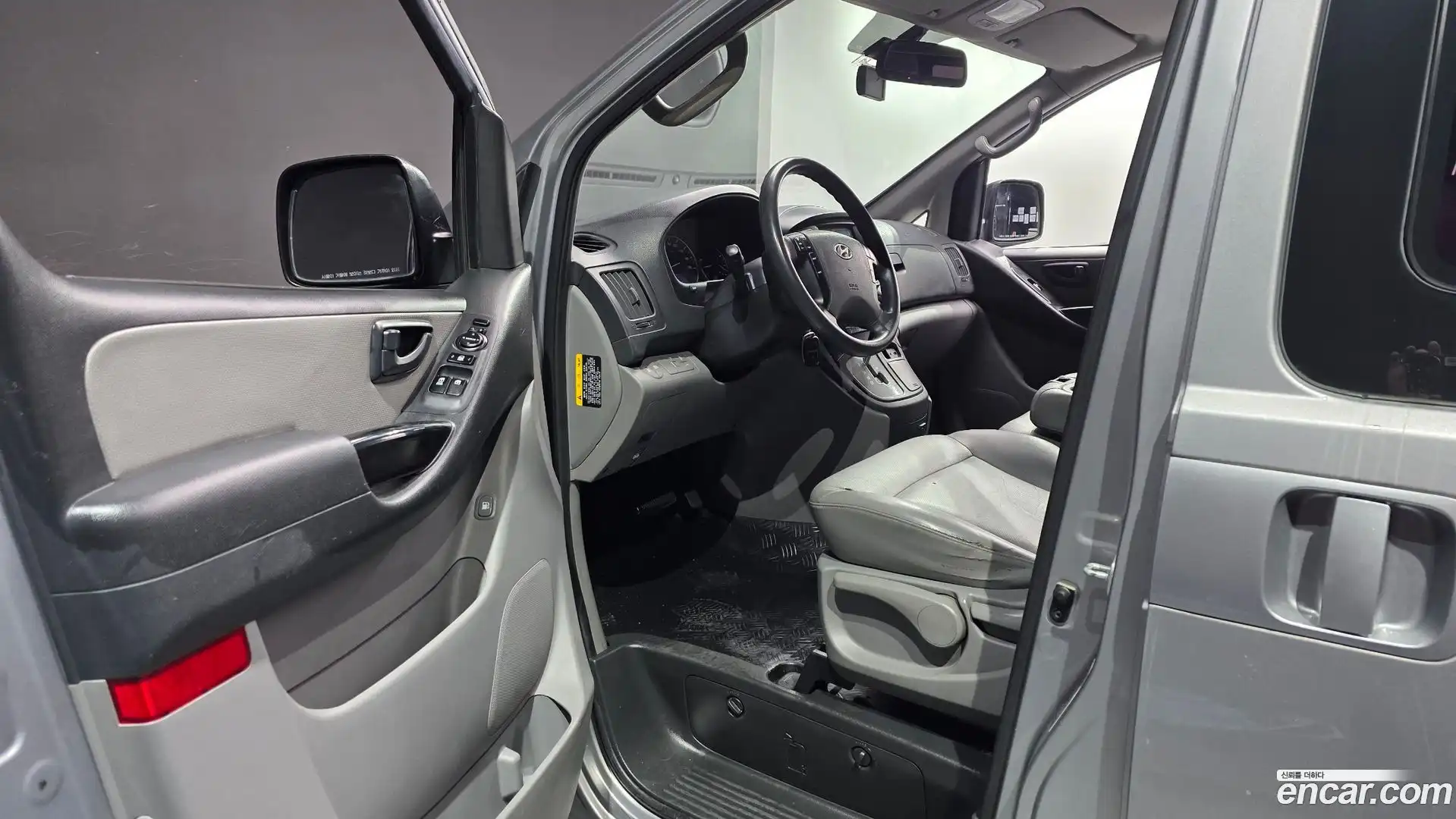 Starex Hyundai 2016.0-INNER-010