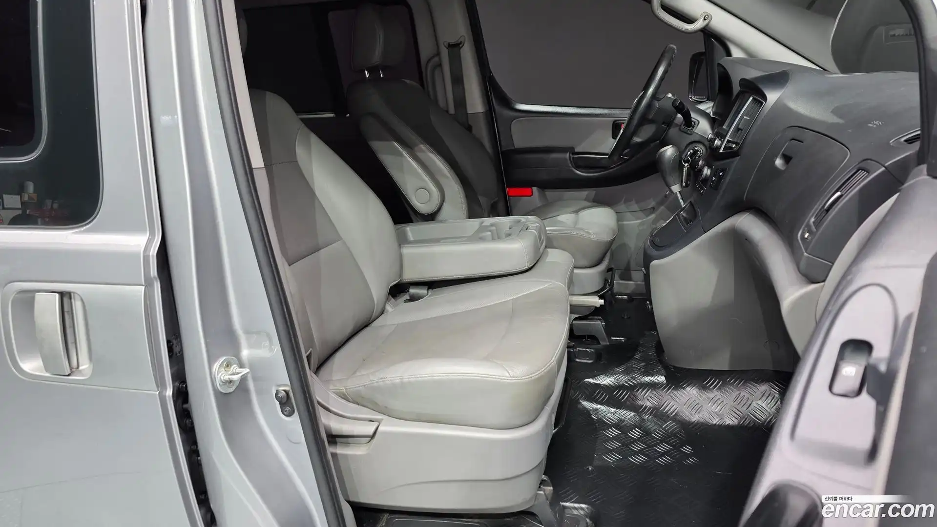 Starex Hyundai 2016.0-INNER-036