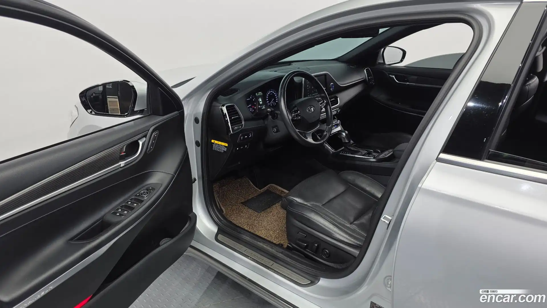 Grandeur Hyundai 2018.6-INNER-010