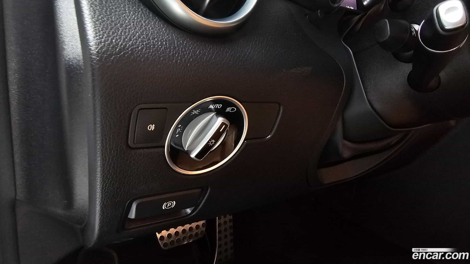 SLC-Class Mercedes-Benz 2018.6-OPTION-022