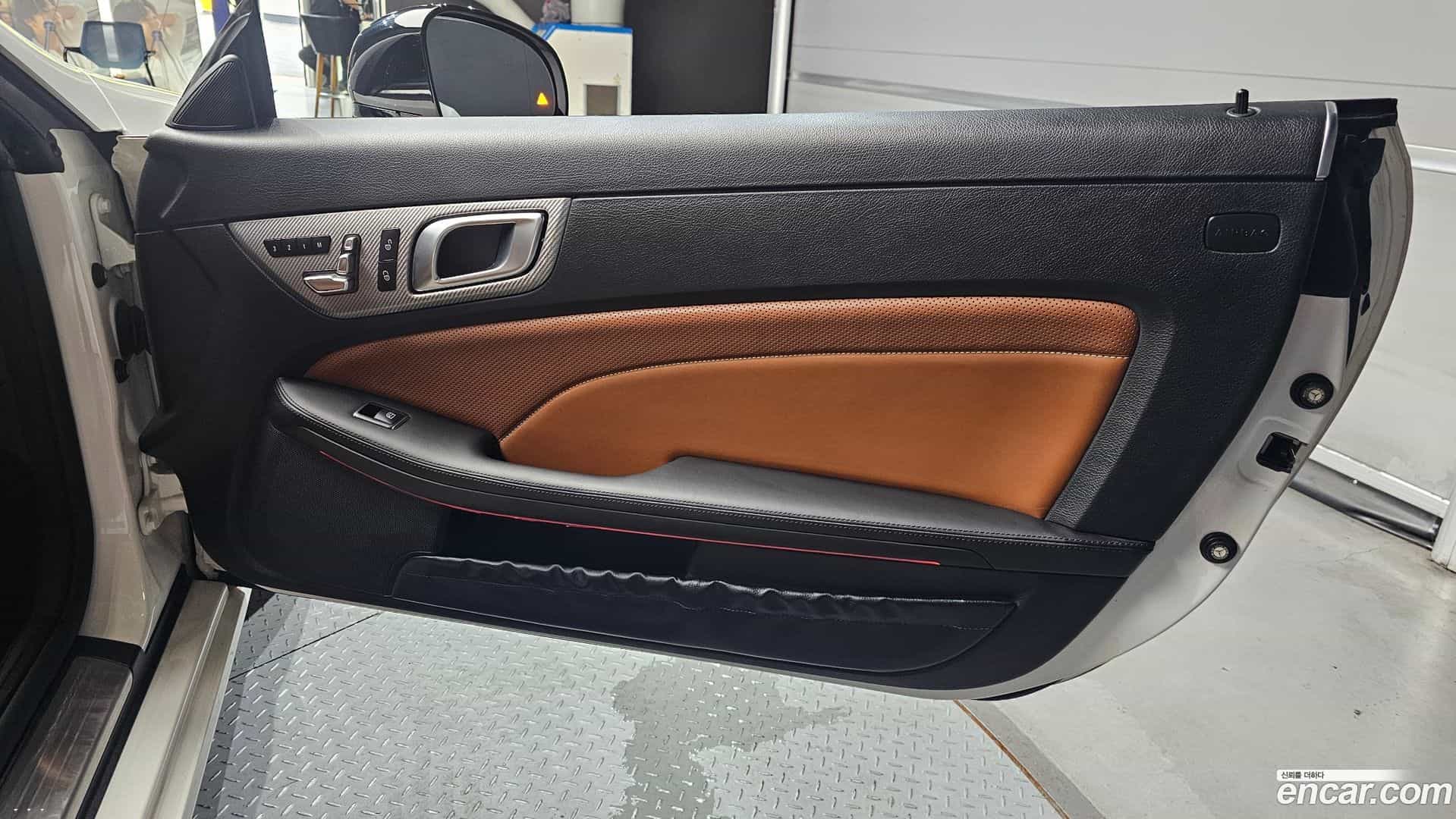SLC-Class Mercedes-Benz 2018.6-INNER-034