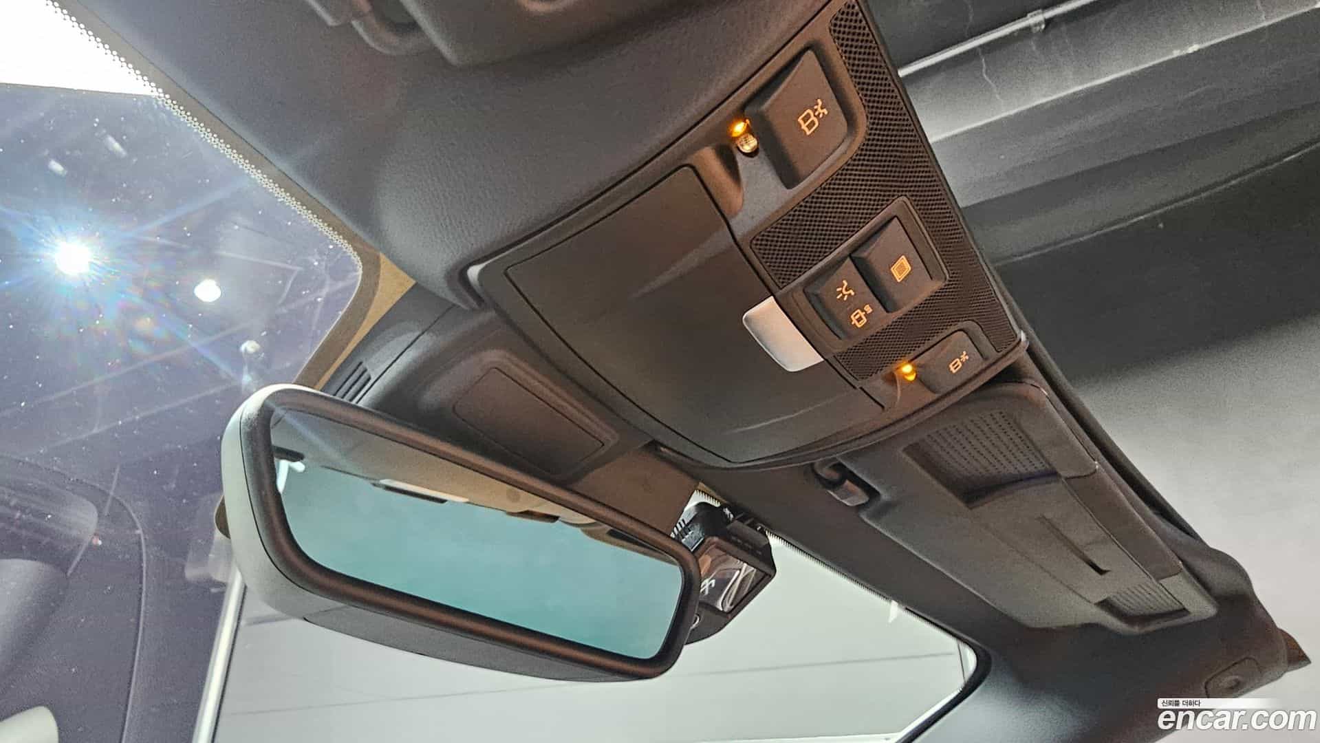 SLC-Class Mercedes-Benz 2018.6-OPTION-042