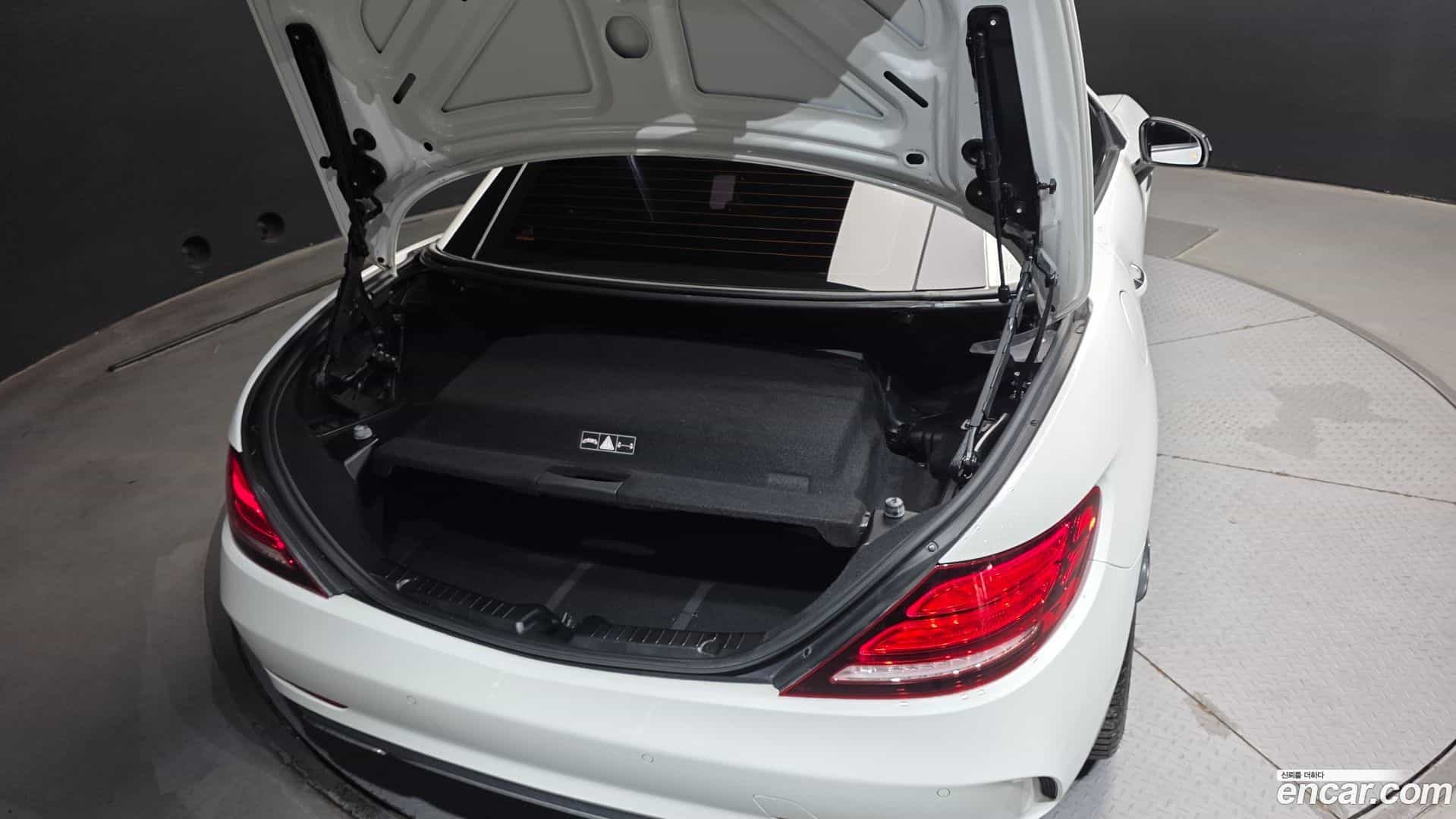 SLC-Class Mercedes-Benz 2018.6-OPTION-043