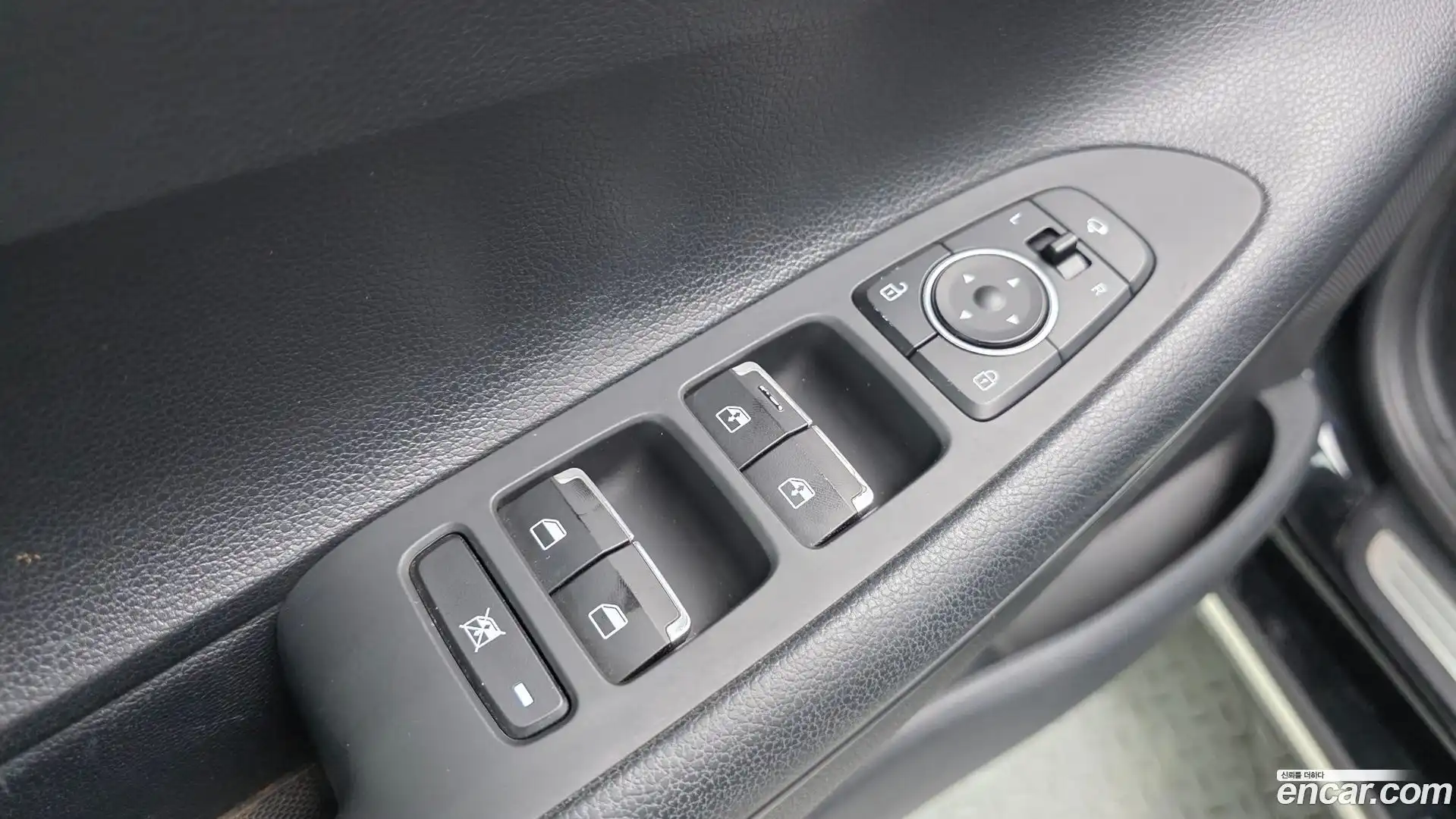 Grandeur Hyundai 2019.1-OPTION-016