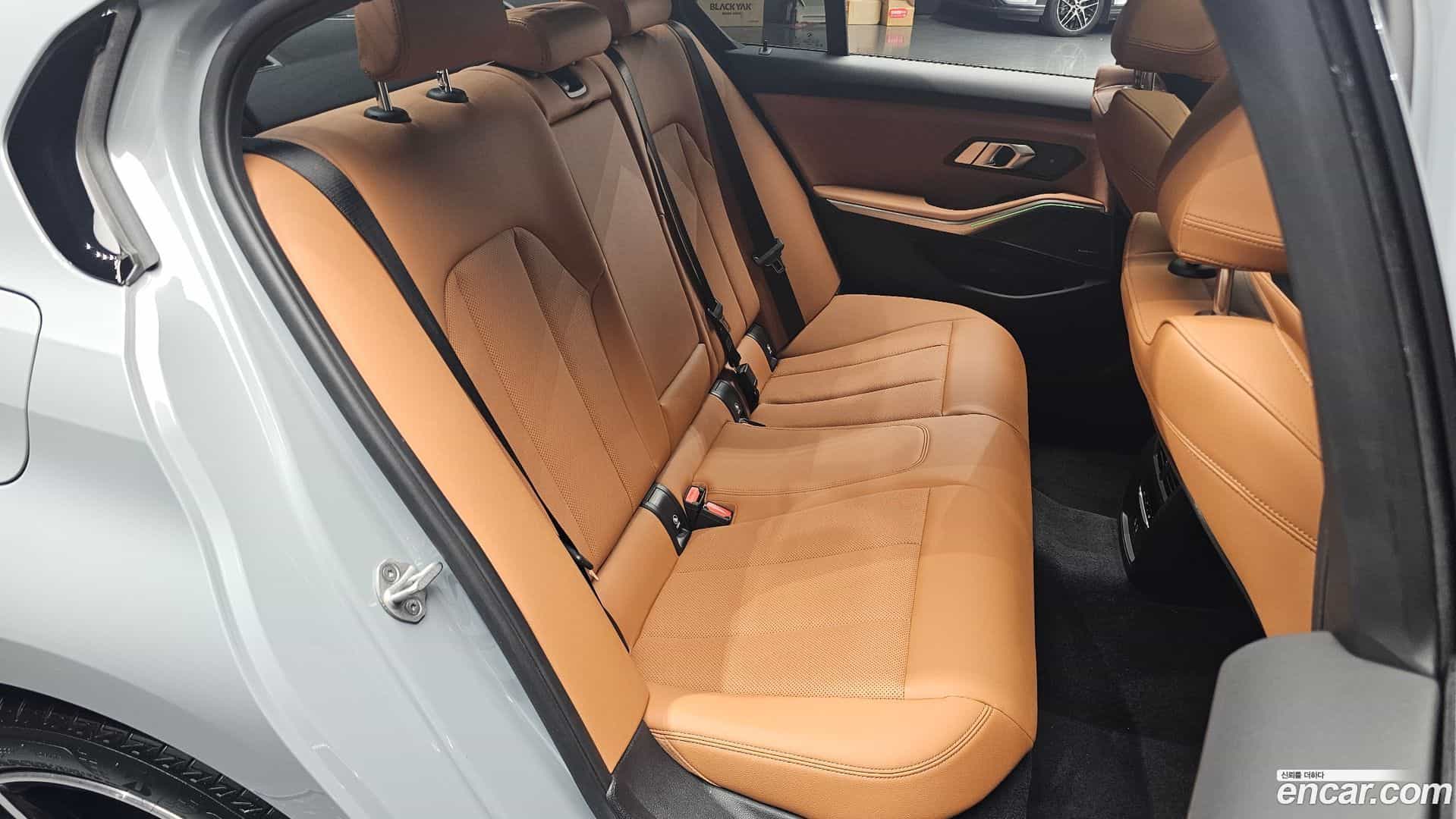 3-Series BMW 2026.0-INNER-036