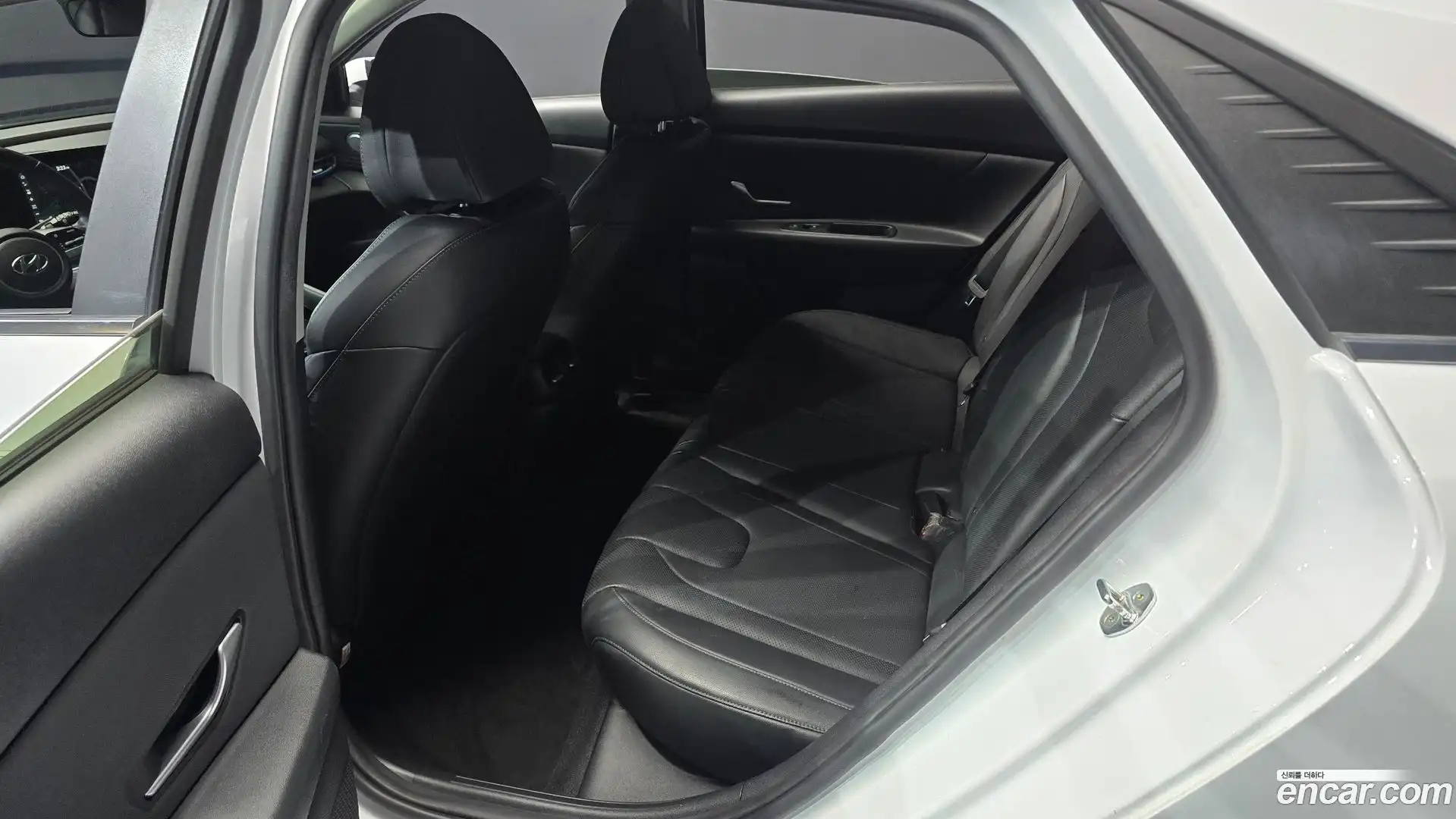 AVANTE Hyundai 2022.5-OPTION-016