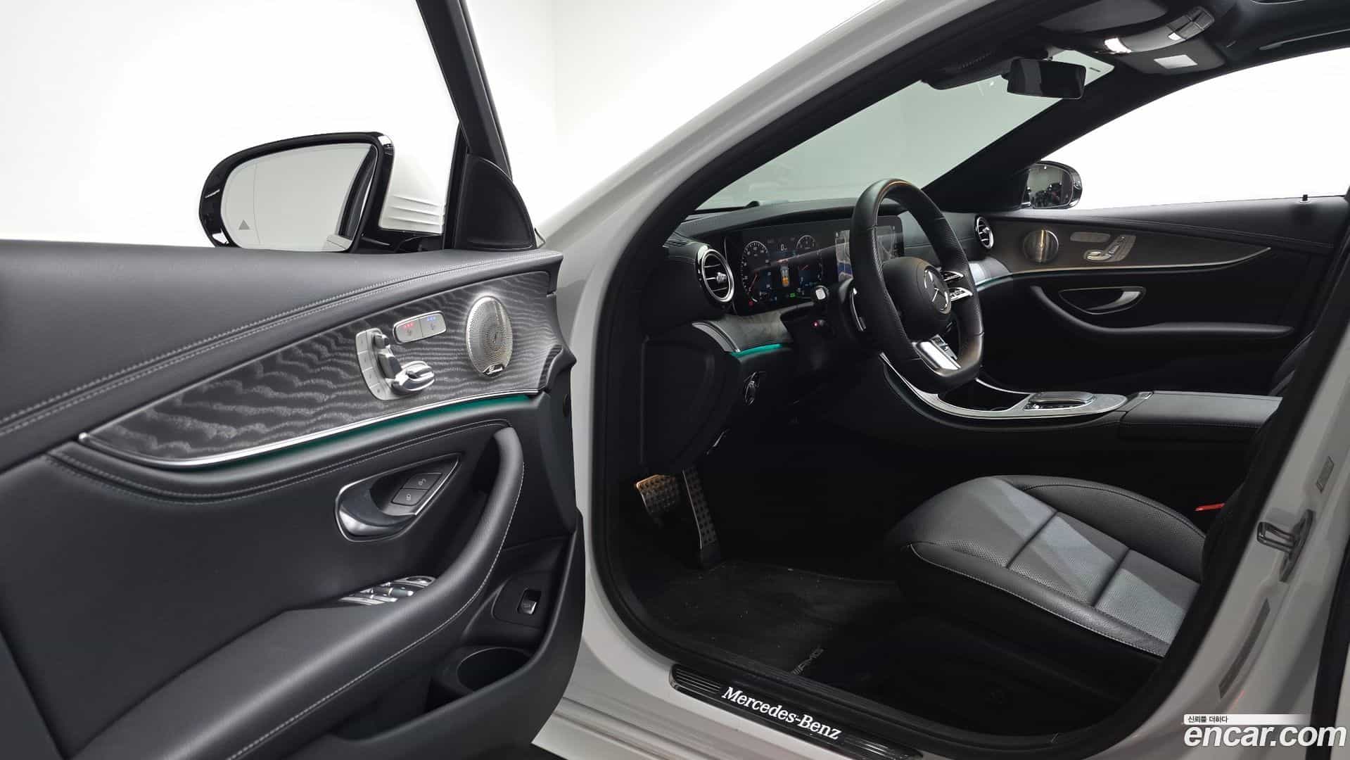 E-Class Mercedes-Benz 2022.9-INNER-010