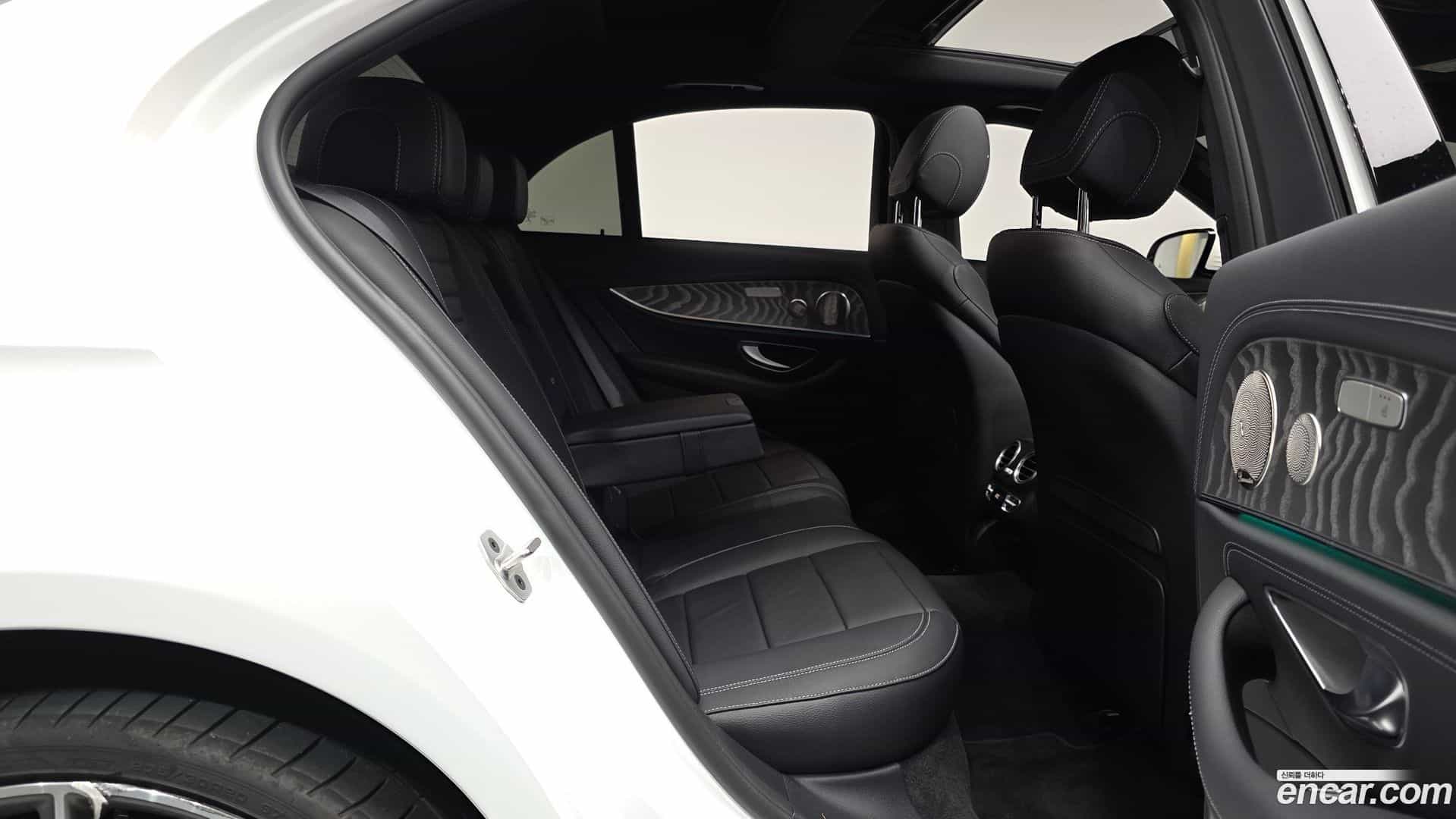 E-Class Mercedes-Benz 2022.9-OPTION-015