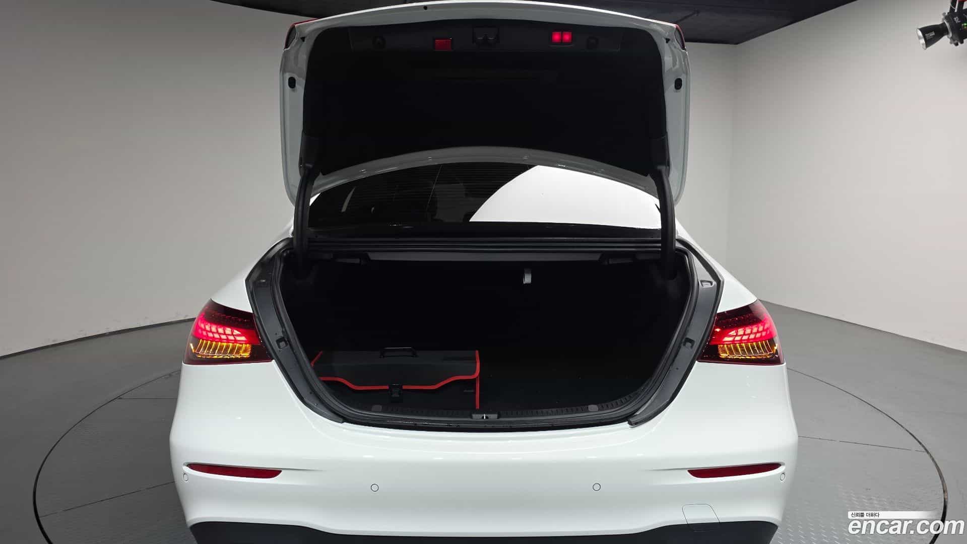 E-Class Mercedes-Benz 2022.9-OPTION-024