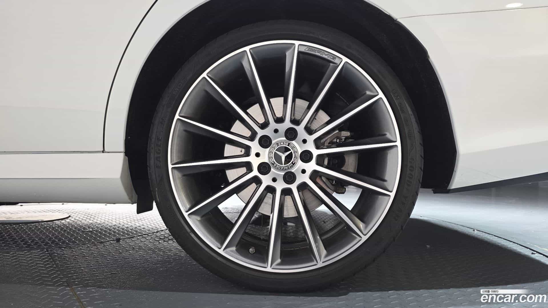 E-Class Mercedes-Benz 2022.9-OUTER-031