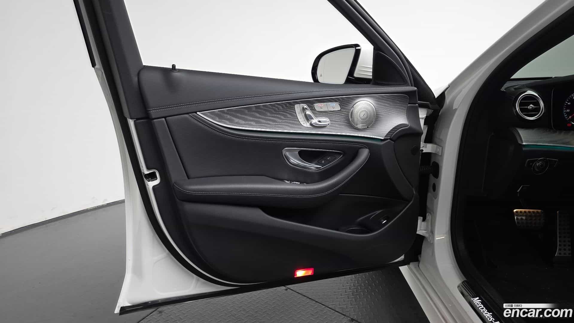 E-Class Mercedes-Benz 2022.9-INNER-034