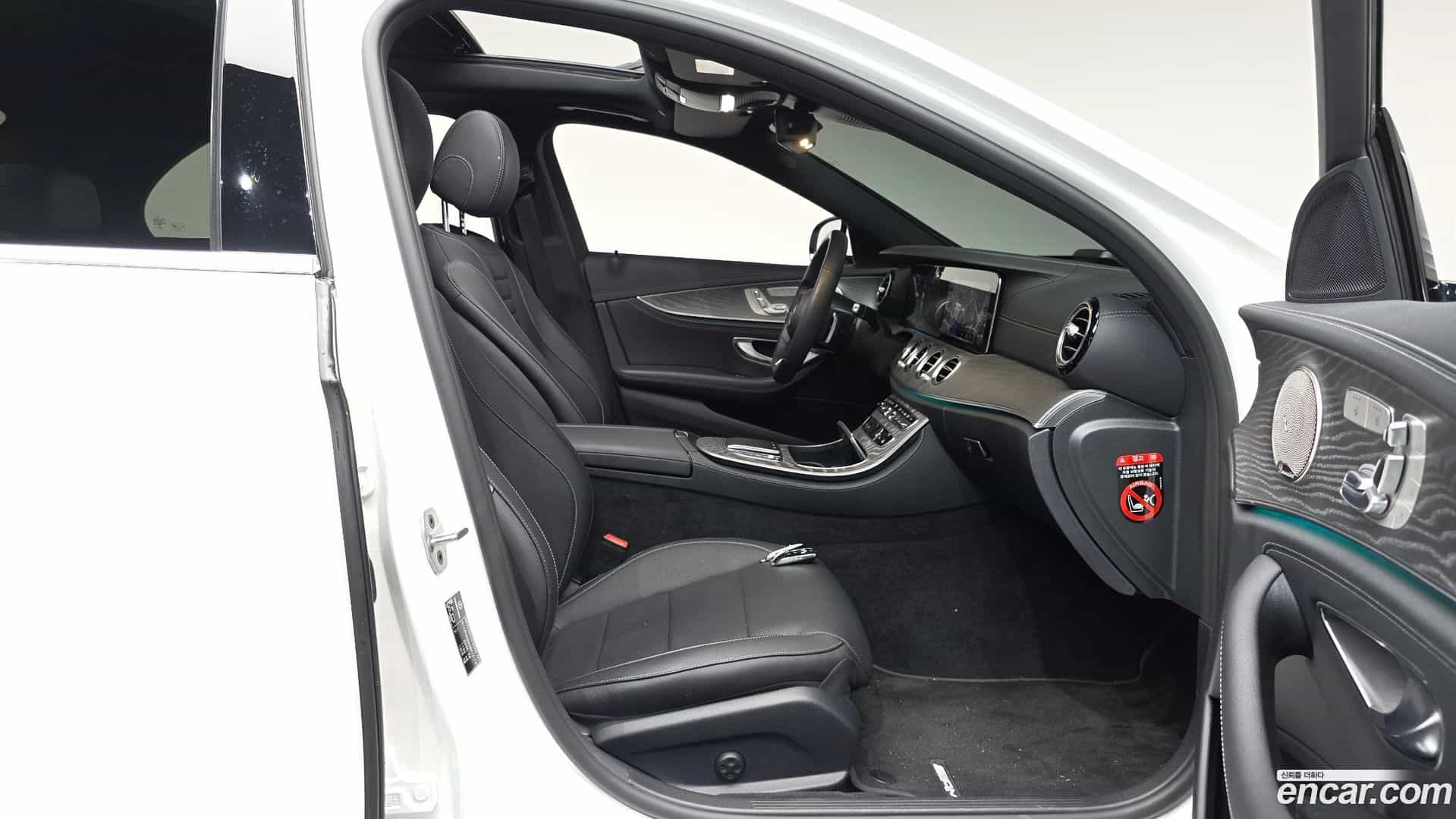 E-Class Mercedes-Benz 2022.9-INNER-036