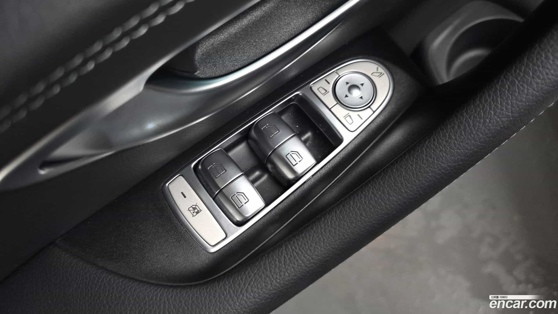 E-Class Mercedes-Benz 2022.9-OPTION-041