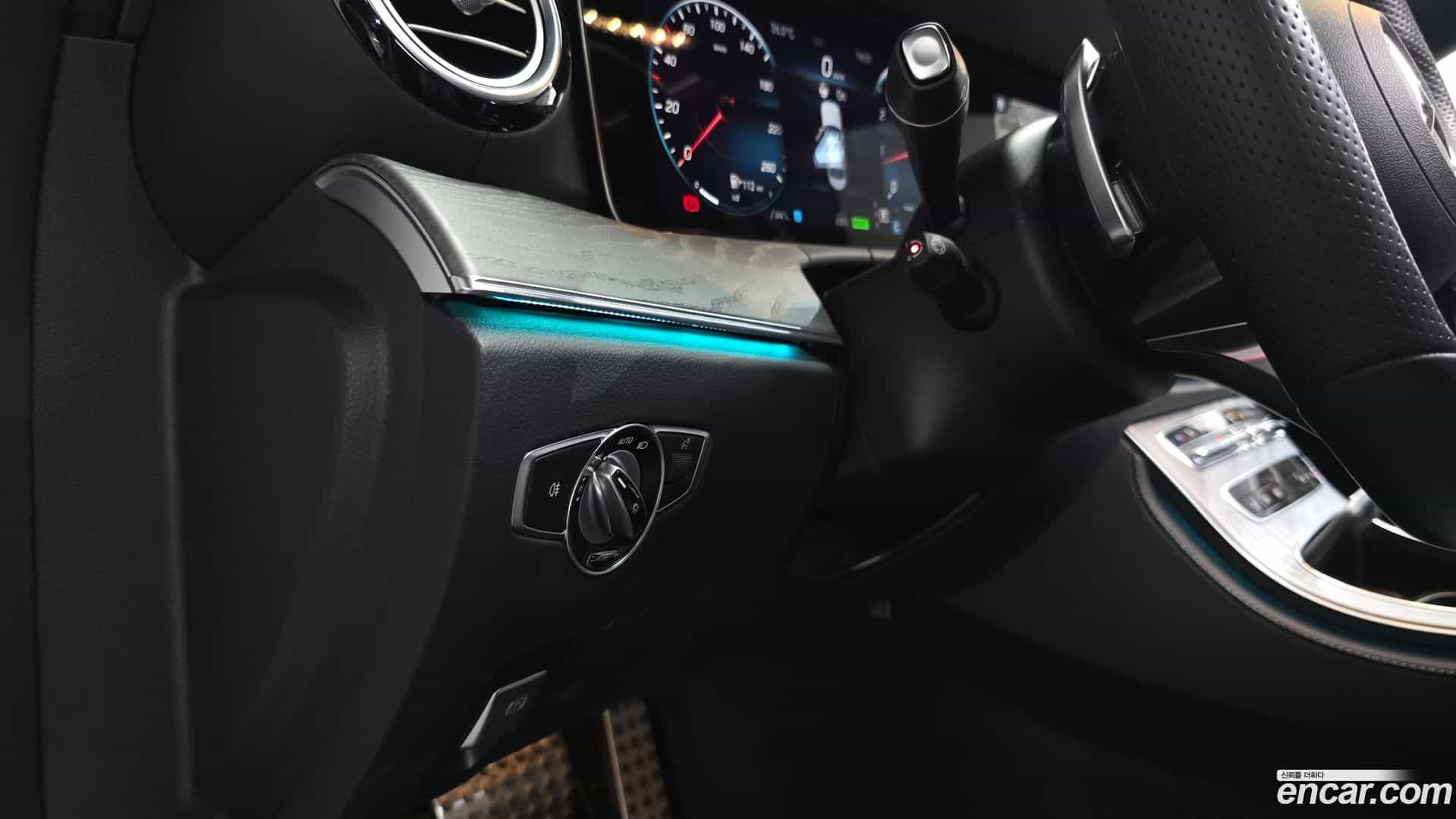 E-Class Mercedes-Benz 2022.9-OPTION-042