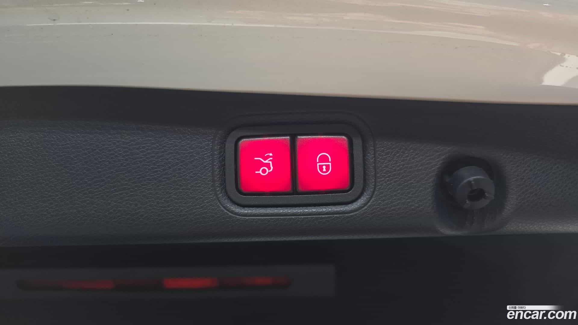 E-Class Mercedes-Benz 2022.9-OPTION-045