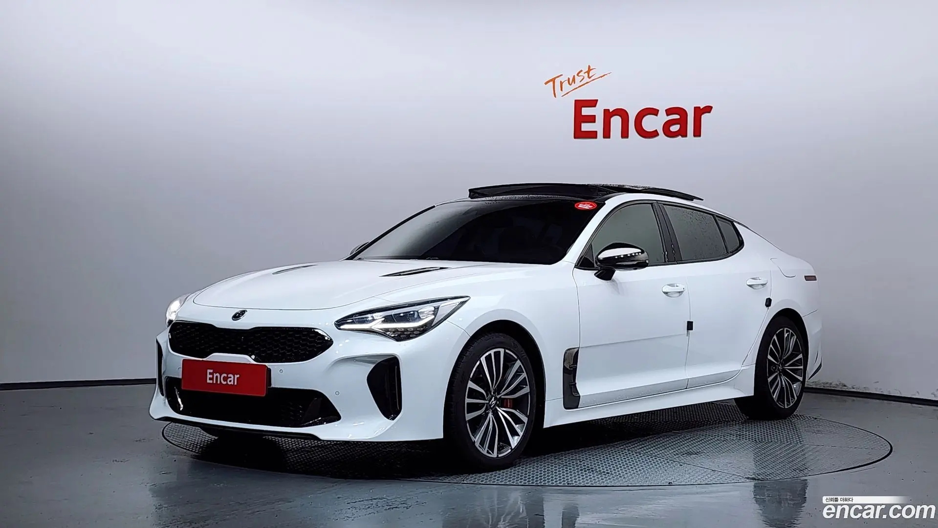 Main__Slider__Photo:Stinger Kia 2017.9-0