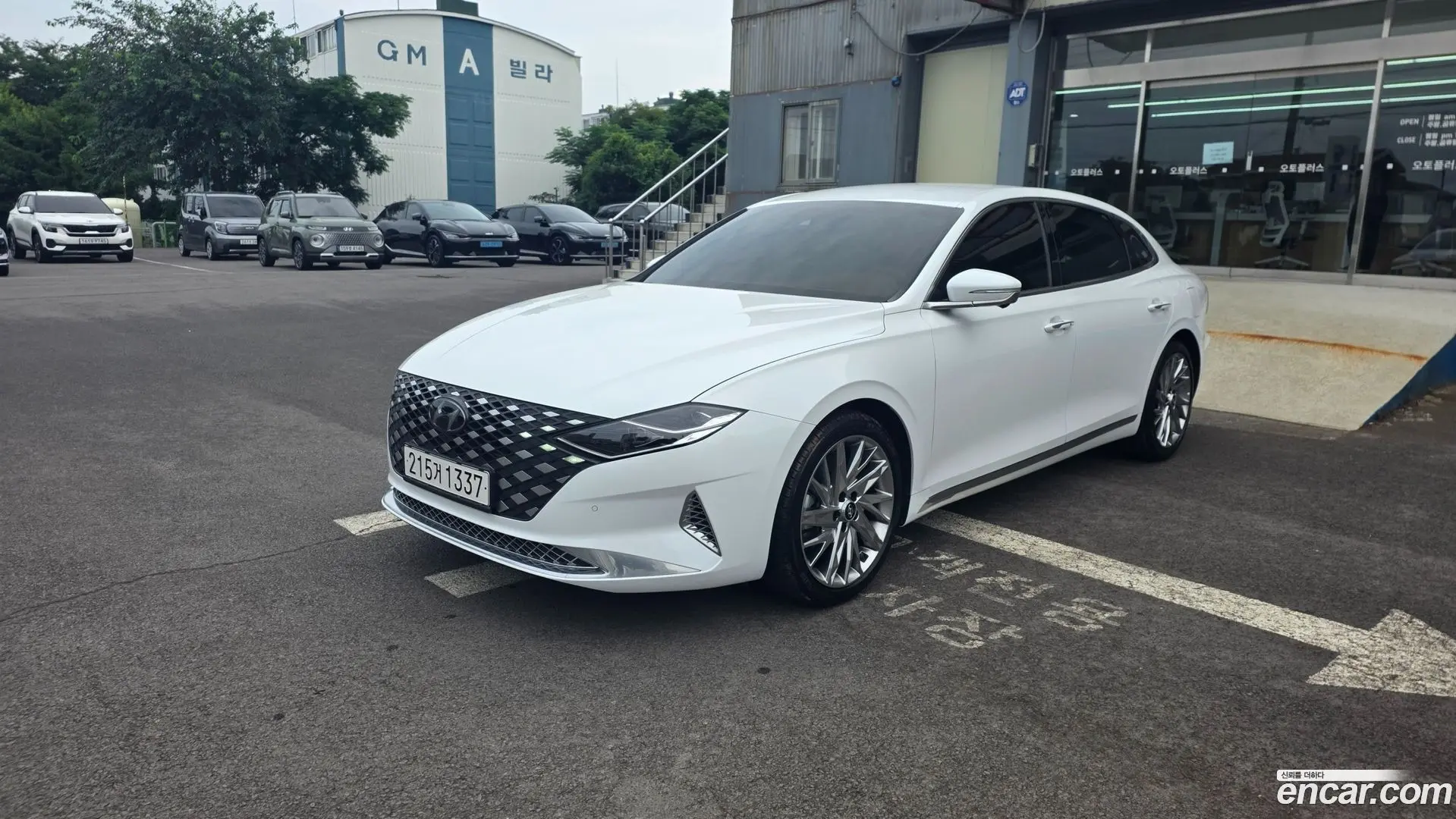 Main__Slider__Photo:Grandeur Hyundai 2022.5-0