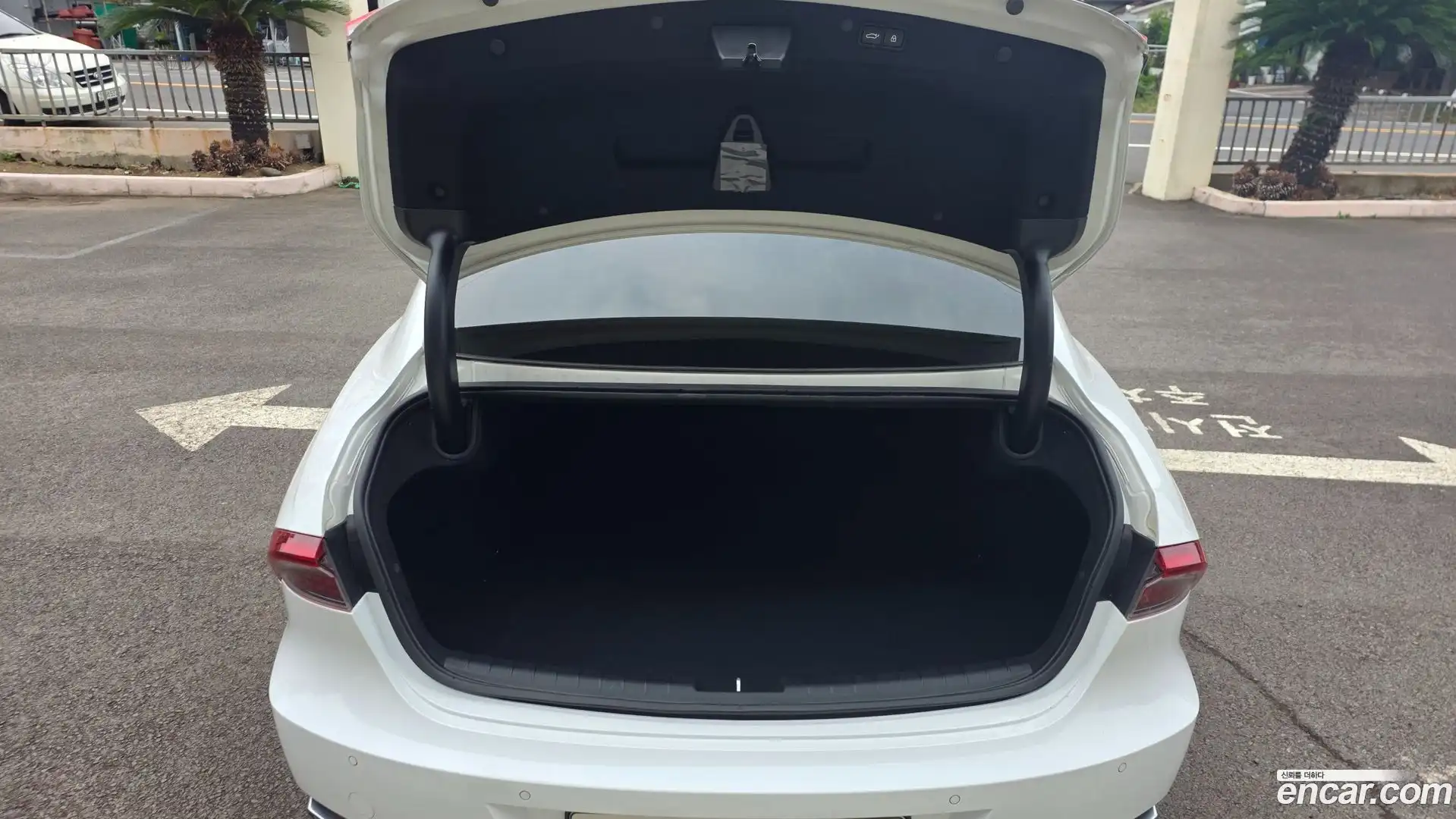 Grandeur Hyundai 2022.5-OPTION-023