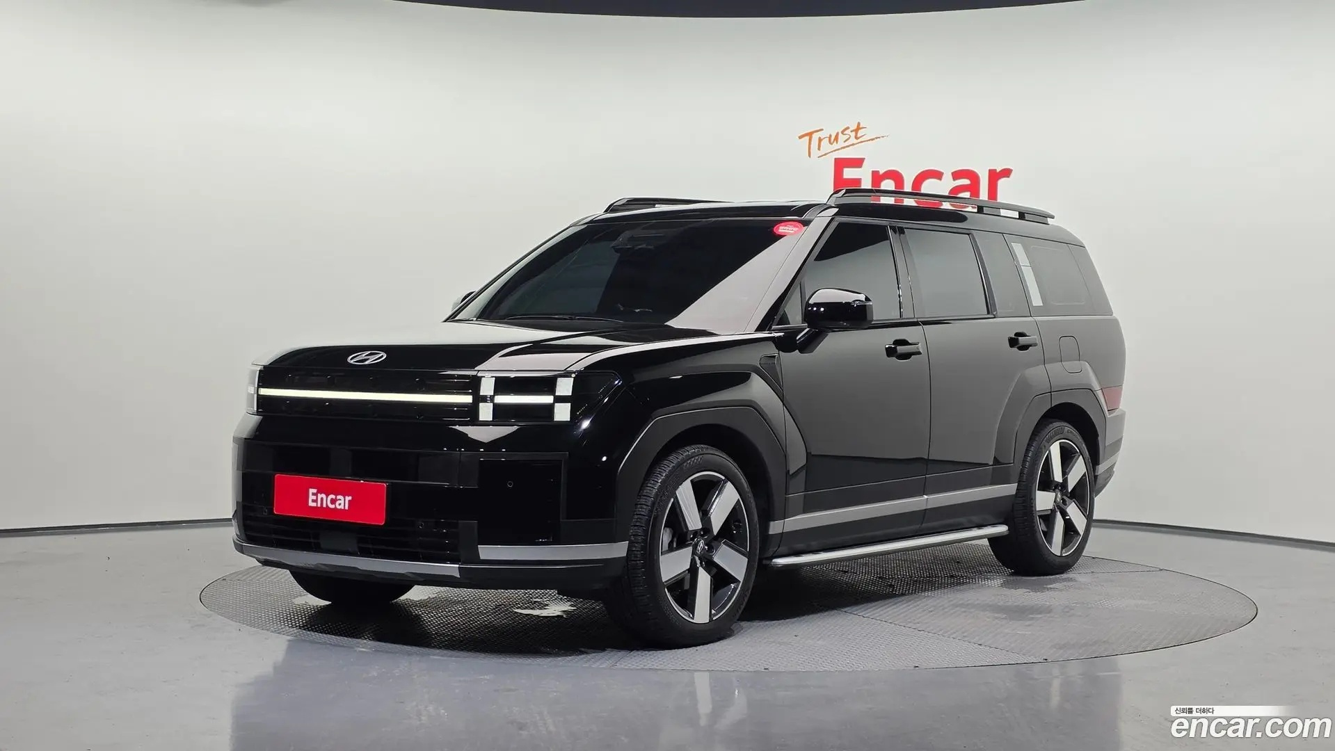 Main__Slider__Photo:Santafe Hyundai 2023.10-0