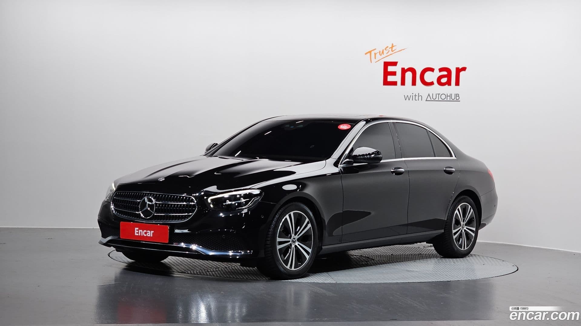 Main__Slider__Photo:E-Class Mercedes-Benz 2021.5-0