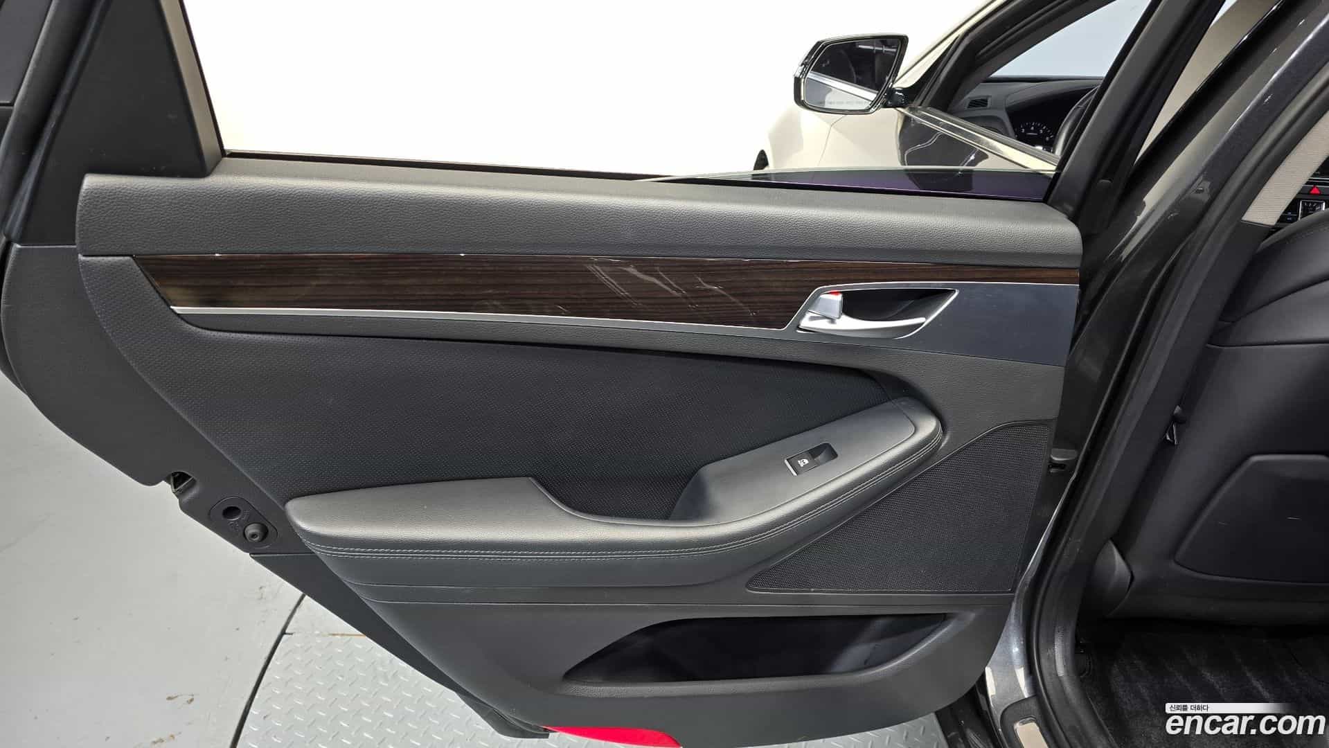 G80 Genesis 2017.10-INNER-035
