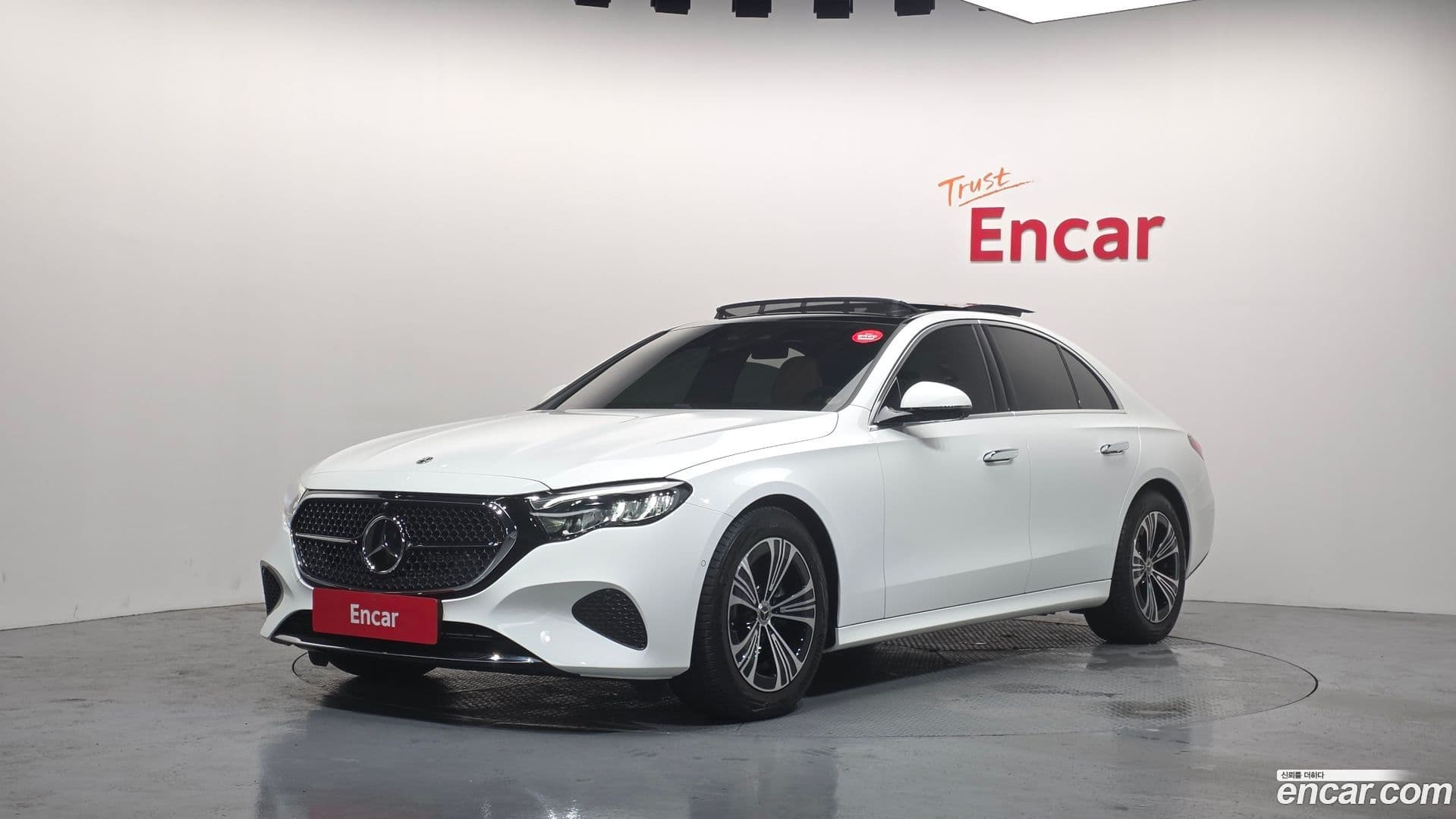 Main__Slider__Photo:E-Class Mercedes-Benz 2025.3-0