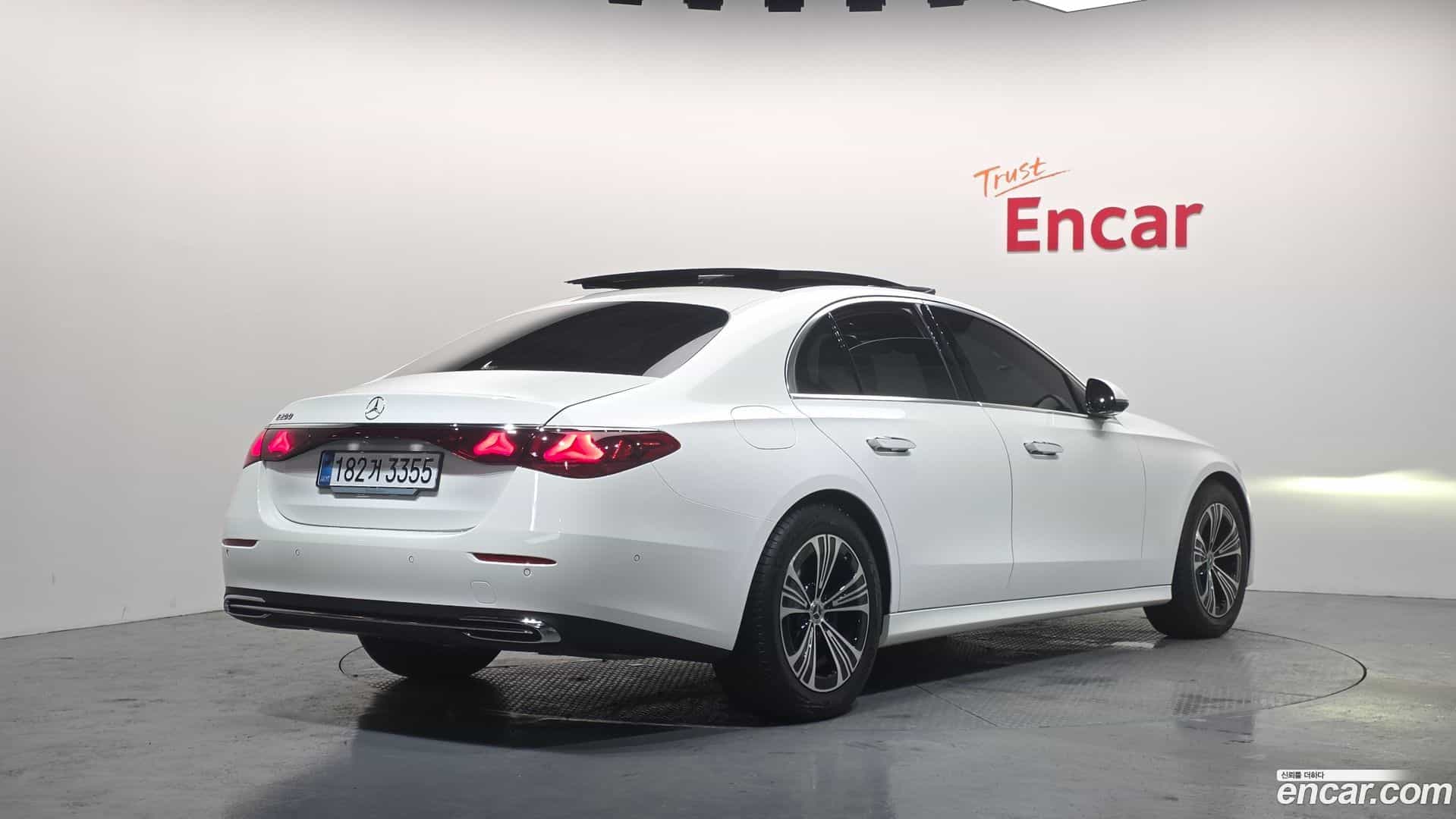 E-Class Mercedes-Benz 2025.3-OUTER-002
