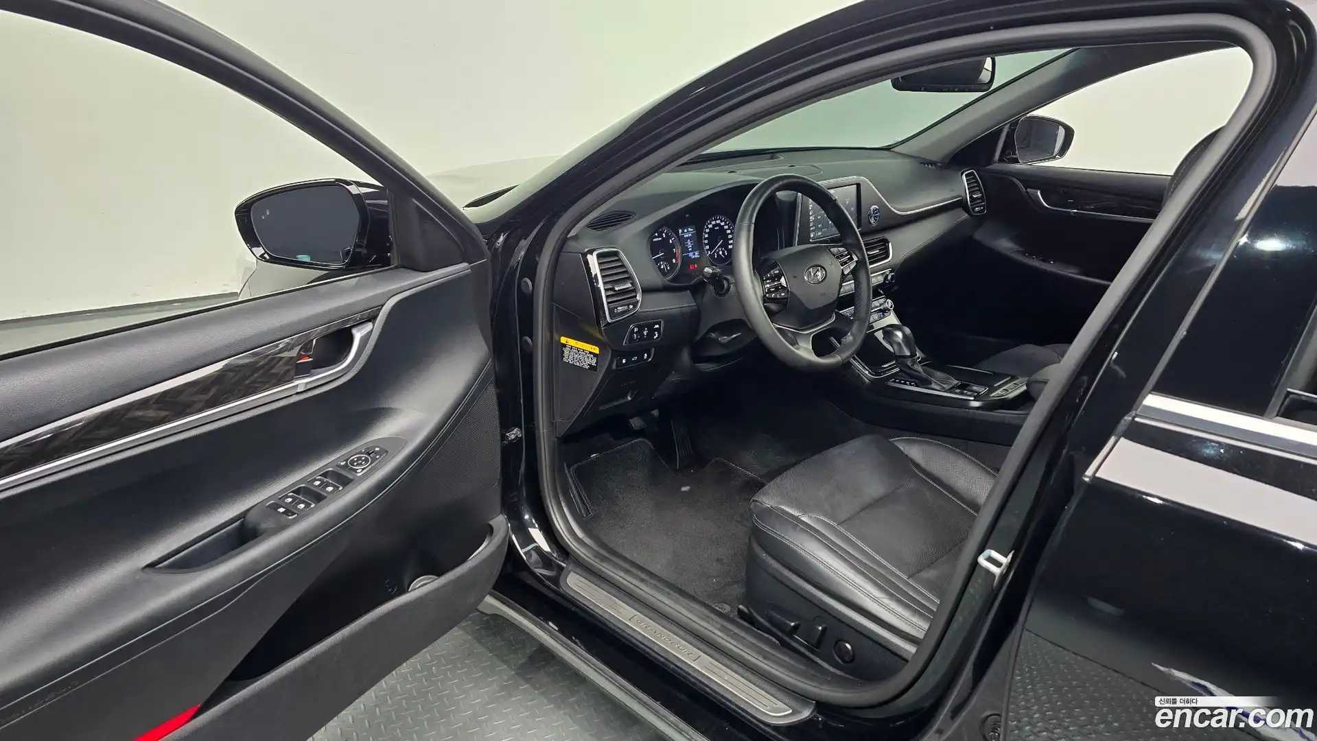 Grandeur Hyundai 2018.11-OPTION-015