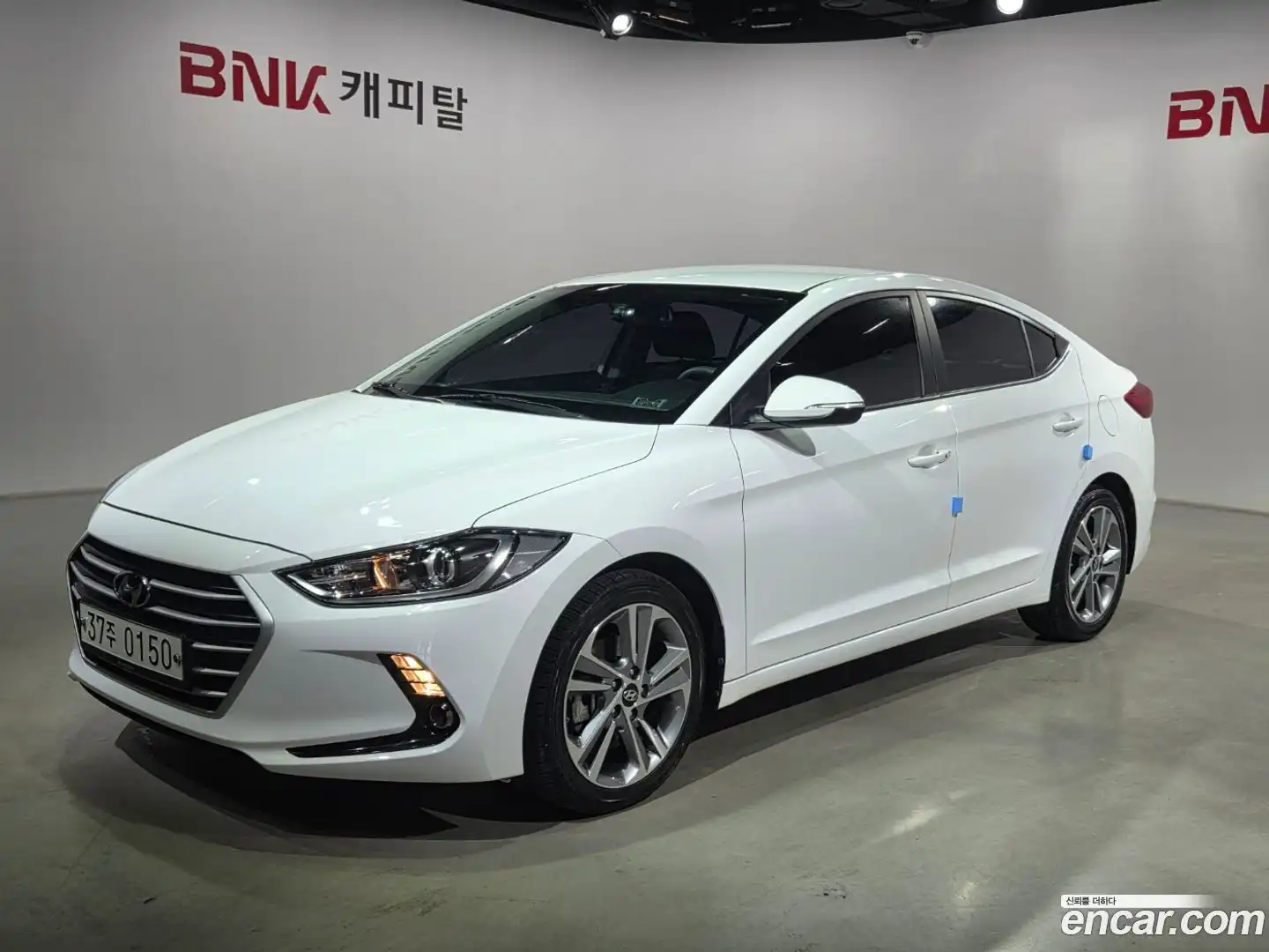 AVANTE Hyundai 2016.11-OUTER-001