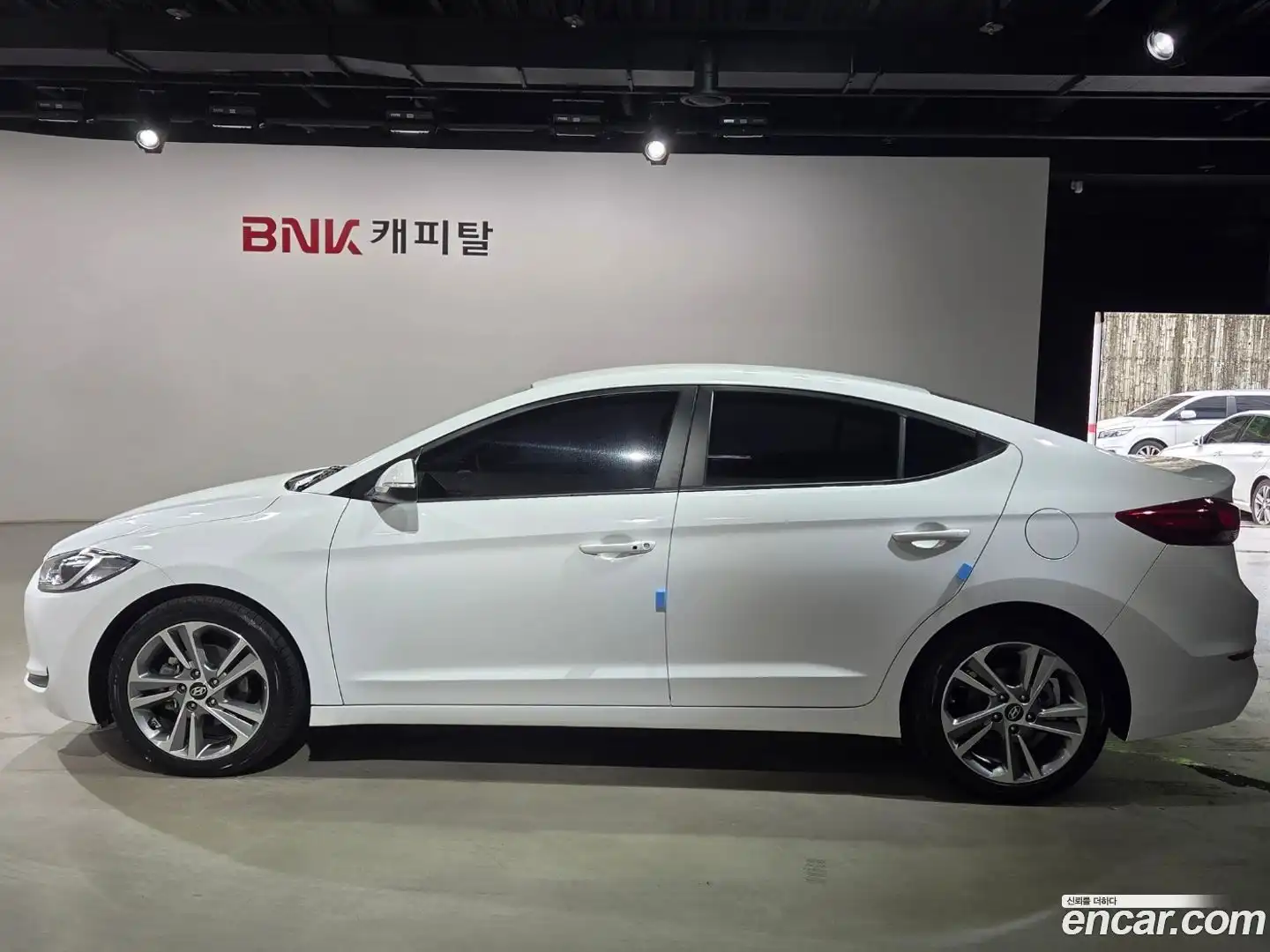 AVANTE Hyundai 2016.11-OUTER-003