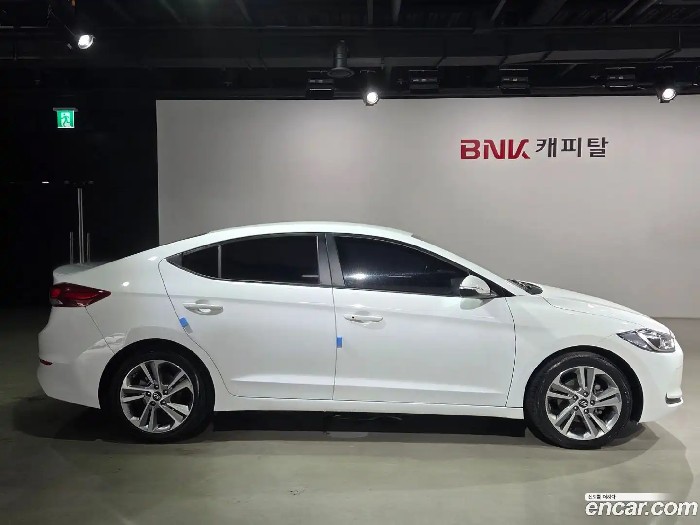 AVANTE Hyundai 2016.11-INNER-008
