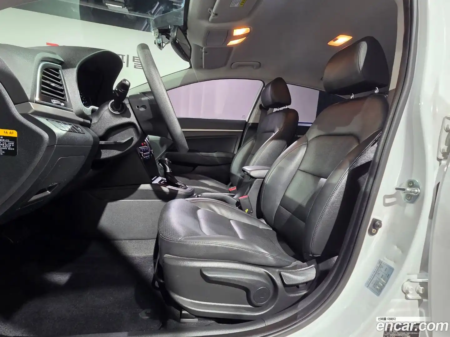 AVANTE Hyundai 2016.11-INNER-010