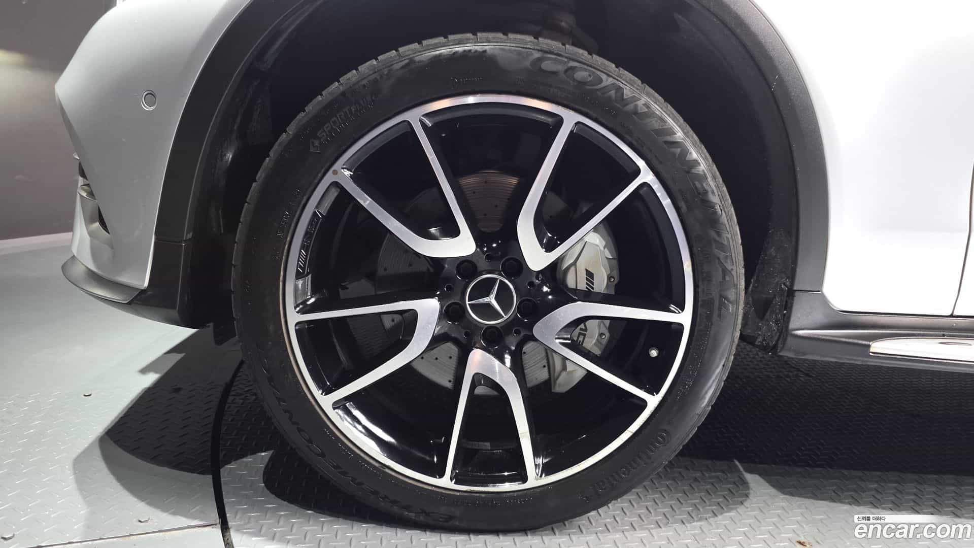 GLC-Class Mercedes-Benz 2017.5-OUTER-005