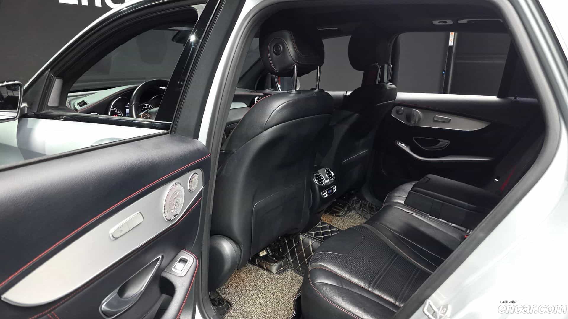 GLC-Class Mercedes-Benz 2017.5-OPTION-016