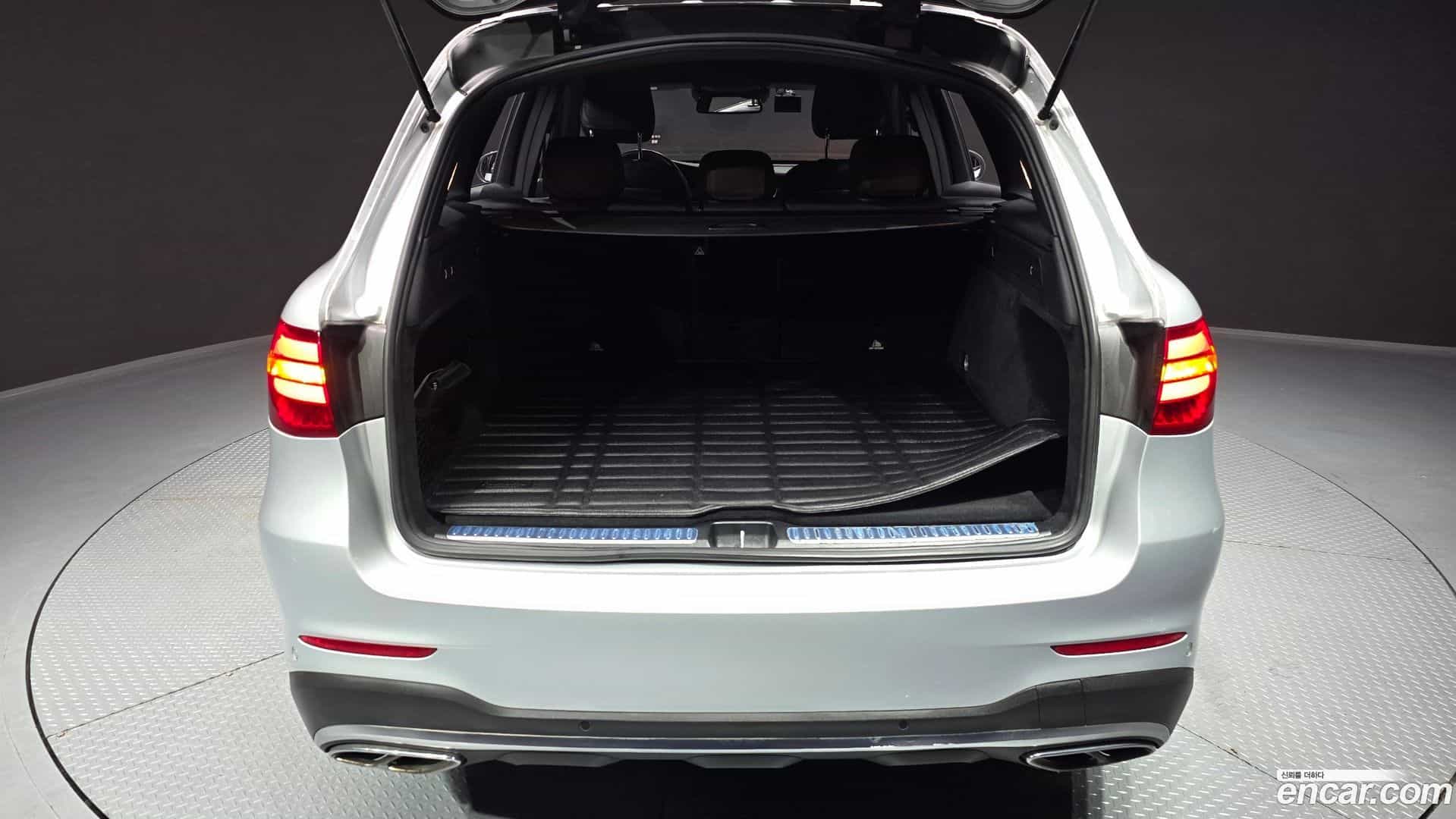 GLC-Class Mercedes-Benz 2017.5-OPTION-024