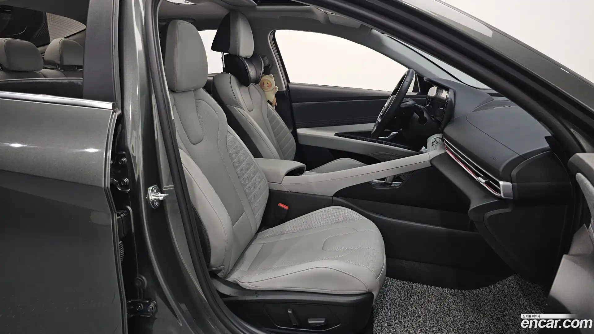 AVANTE Hyundai 2022.10-OPTION-015