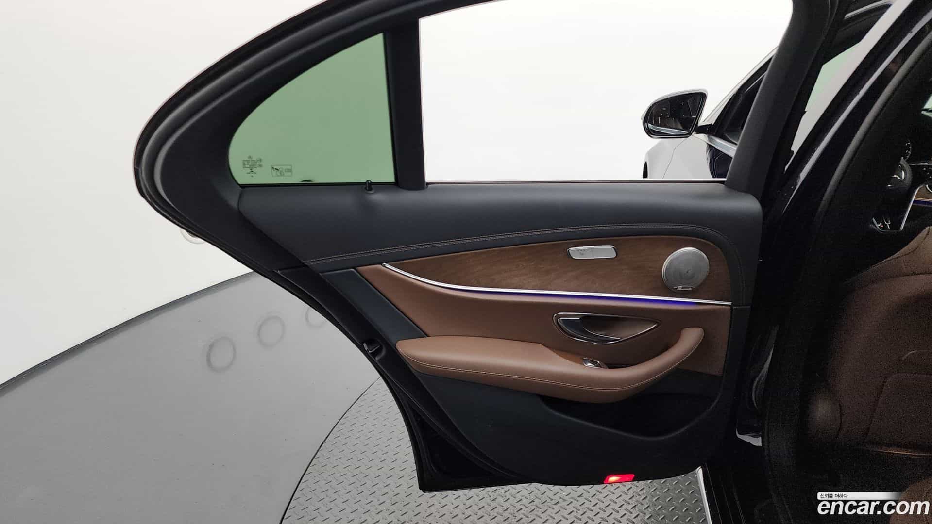E-Class Mercedes-Benz 2021.3-INNER-035