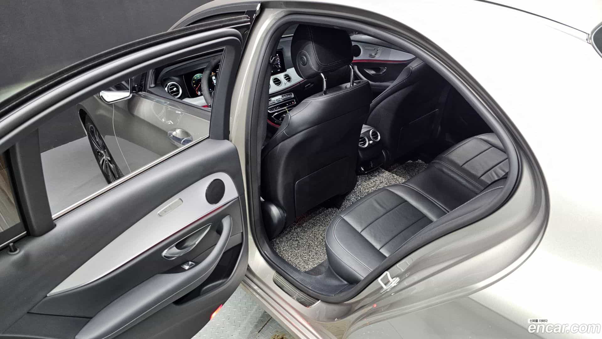 E-Class Mercedes-Benz 2020.11-OPTION-015