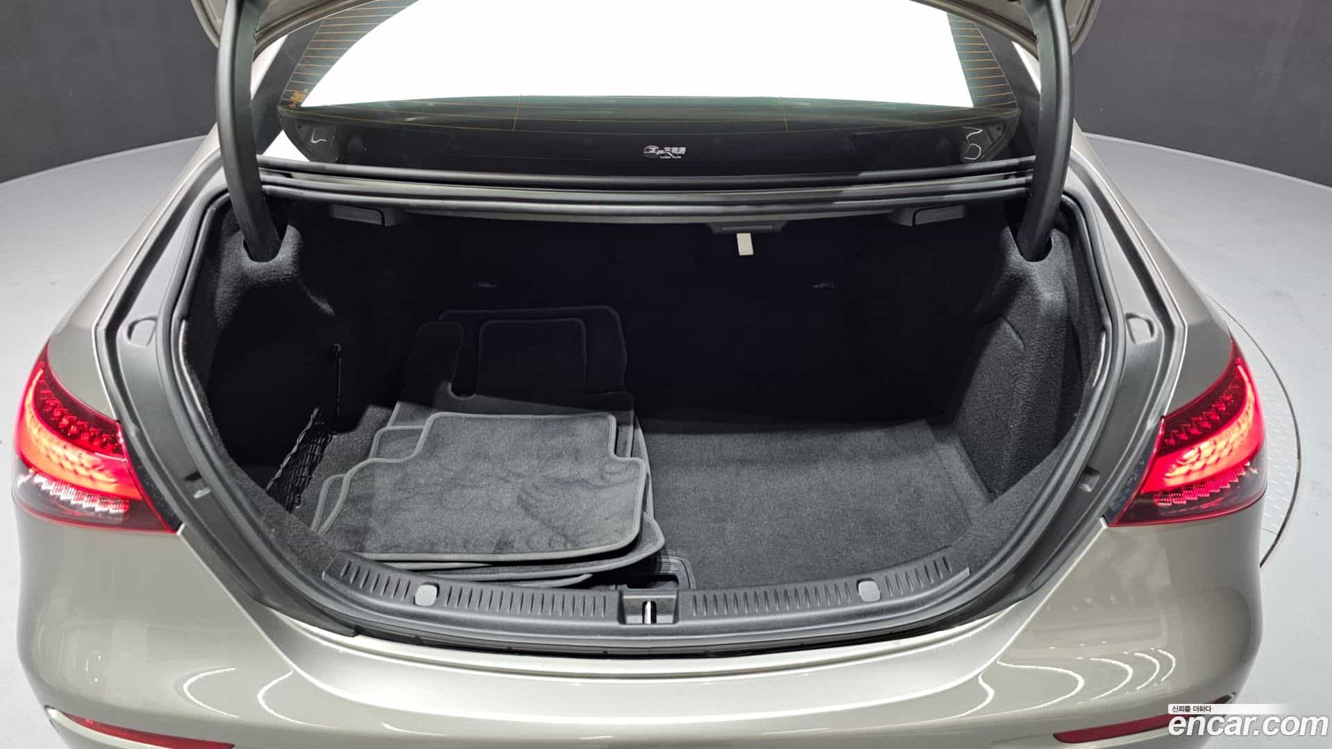 E-Class Mercedes-Benz 2020.11-OPTION-022